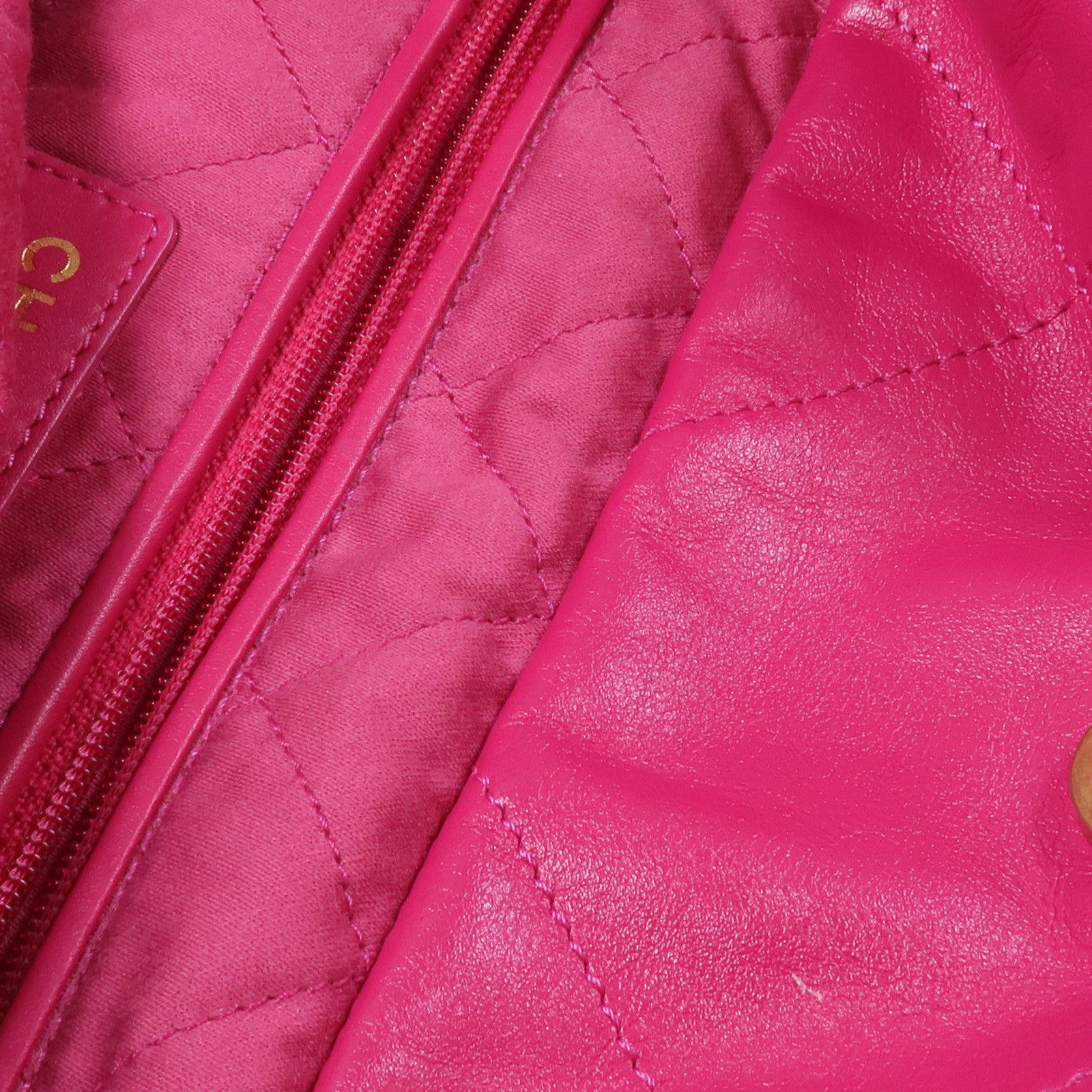 CHANEL 牛皮皮革Chanel 22 Small金扣鏈帶肩背袋