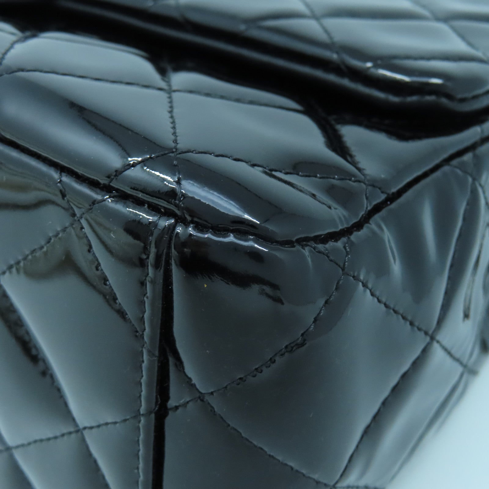 CHANEL 【激減優惠】菱格漆皮皮革Maxi Classic銀扣鏈帶肩背袋黑色