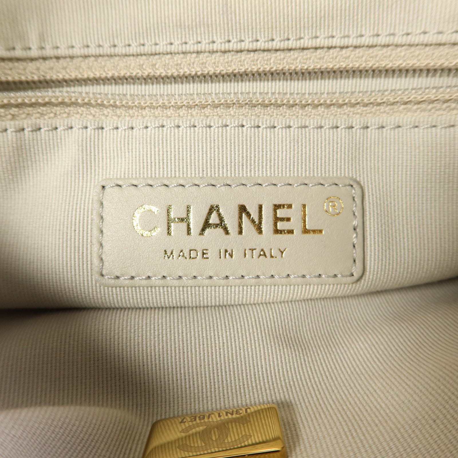CHANEL 牛皮皮革Shoulder Bag金扣肩背袋
