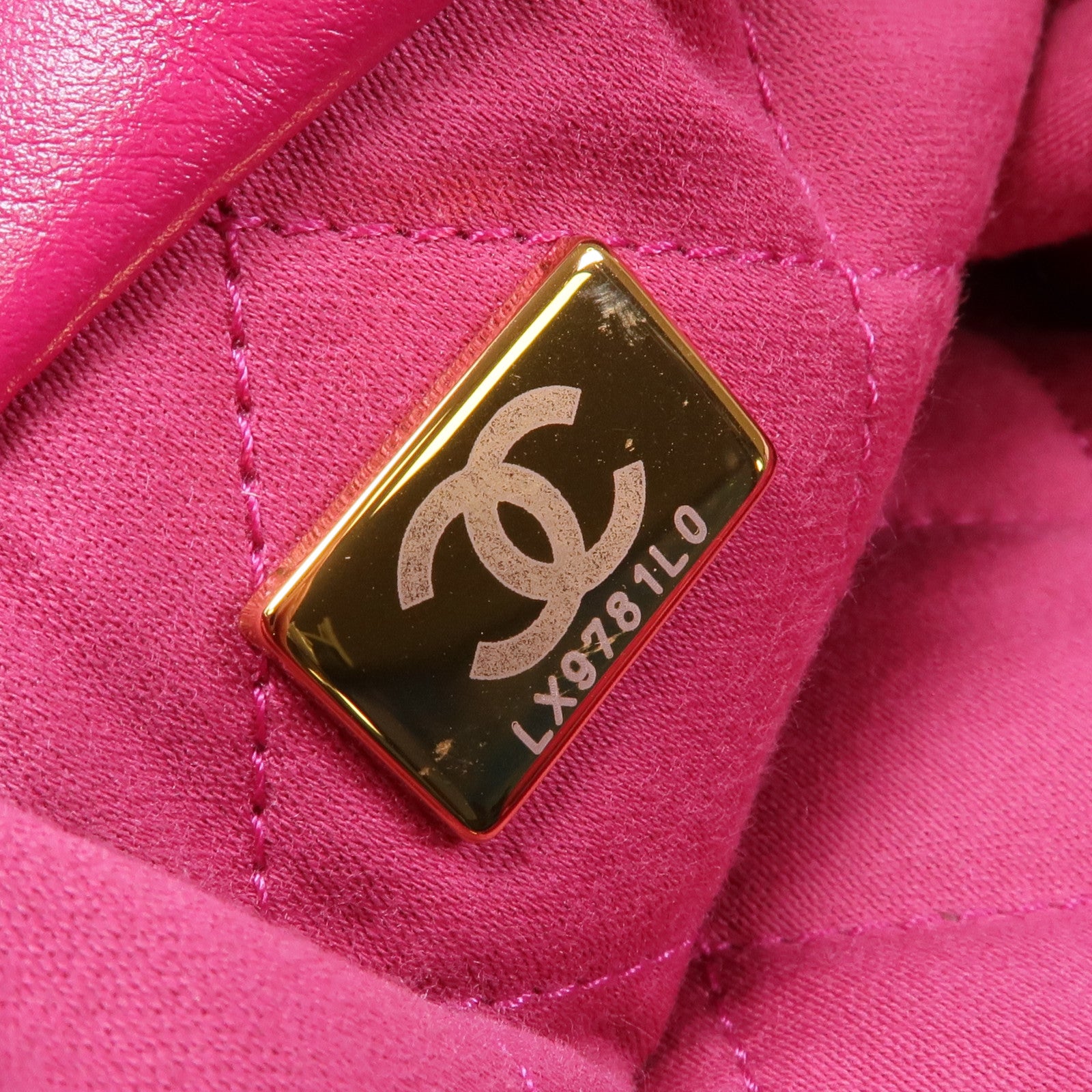 CHANEL 牛皮皮革Chanel 22 Small金扣鏈帶肩背袋