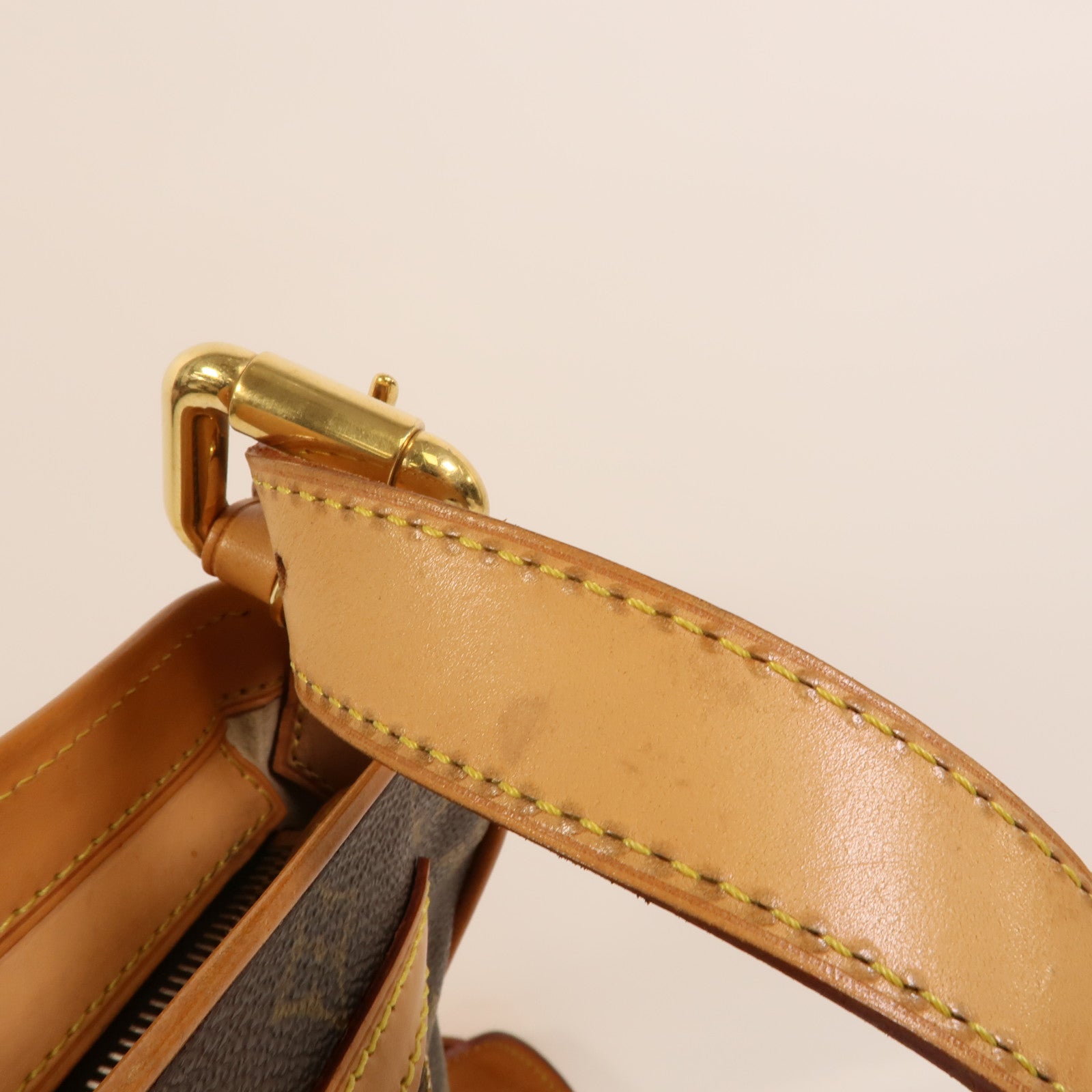 LOUIS VUITTON Monogram Hudson GM金扣肩背袋