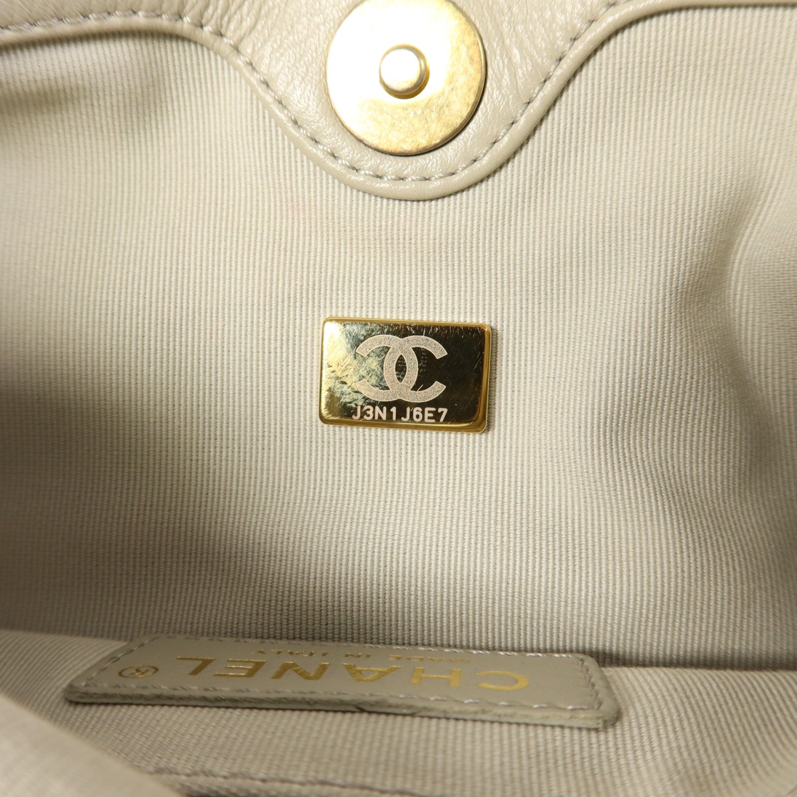 CHANEL 牛皮皮革Shoulder Bag金扣肩背袋