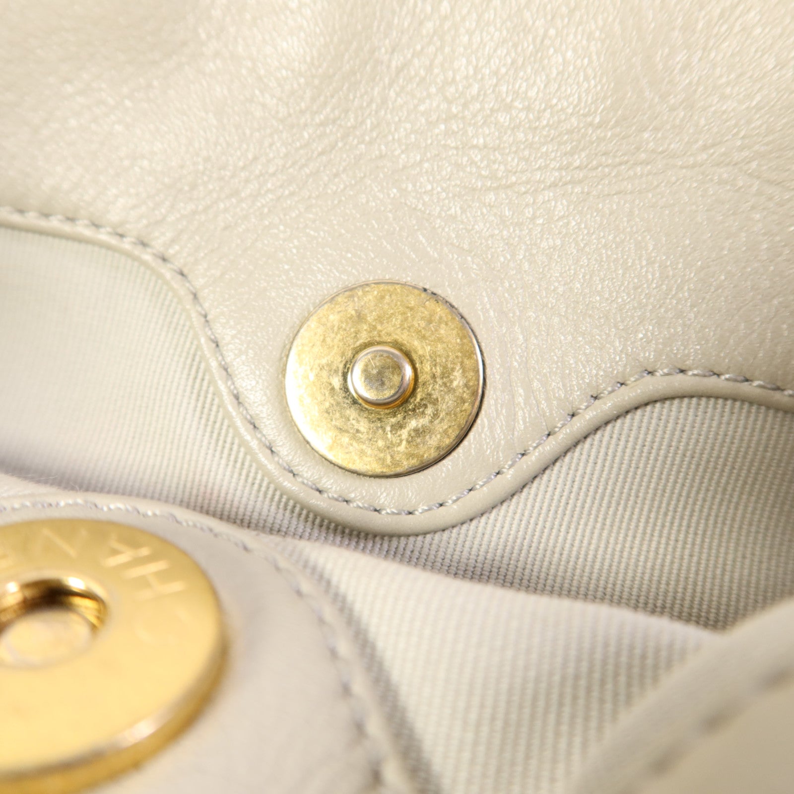 CHANEL 牛皮皮革Shoulder Bag金扣肩背袋