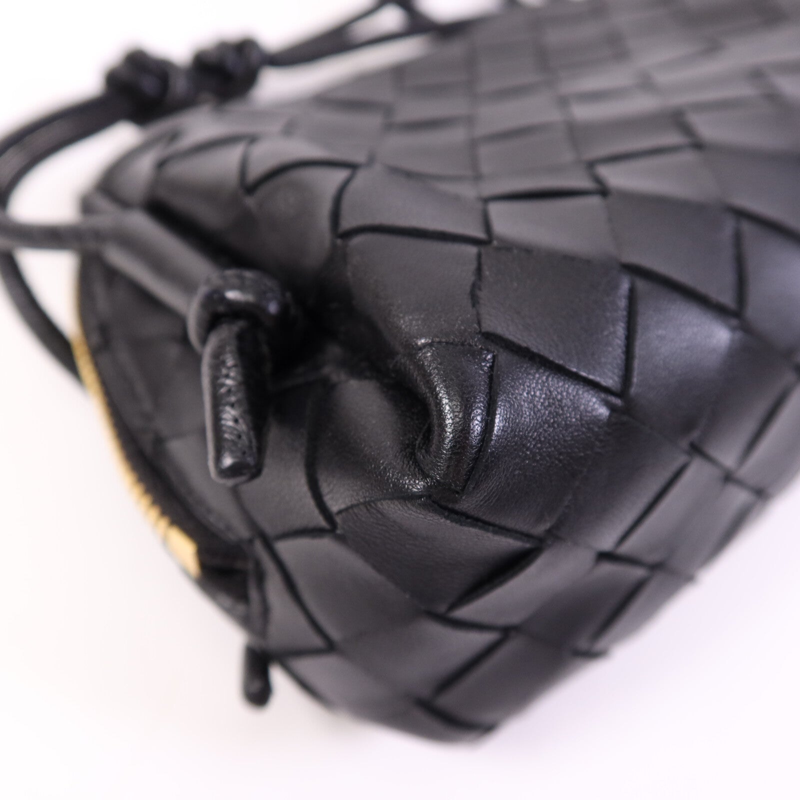 BOTTEGA VENETA 牛皮皮革Concert Pouch金扣肩背袋