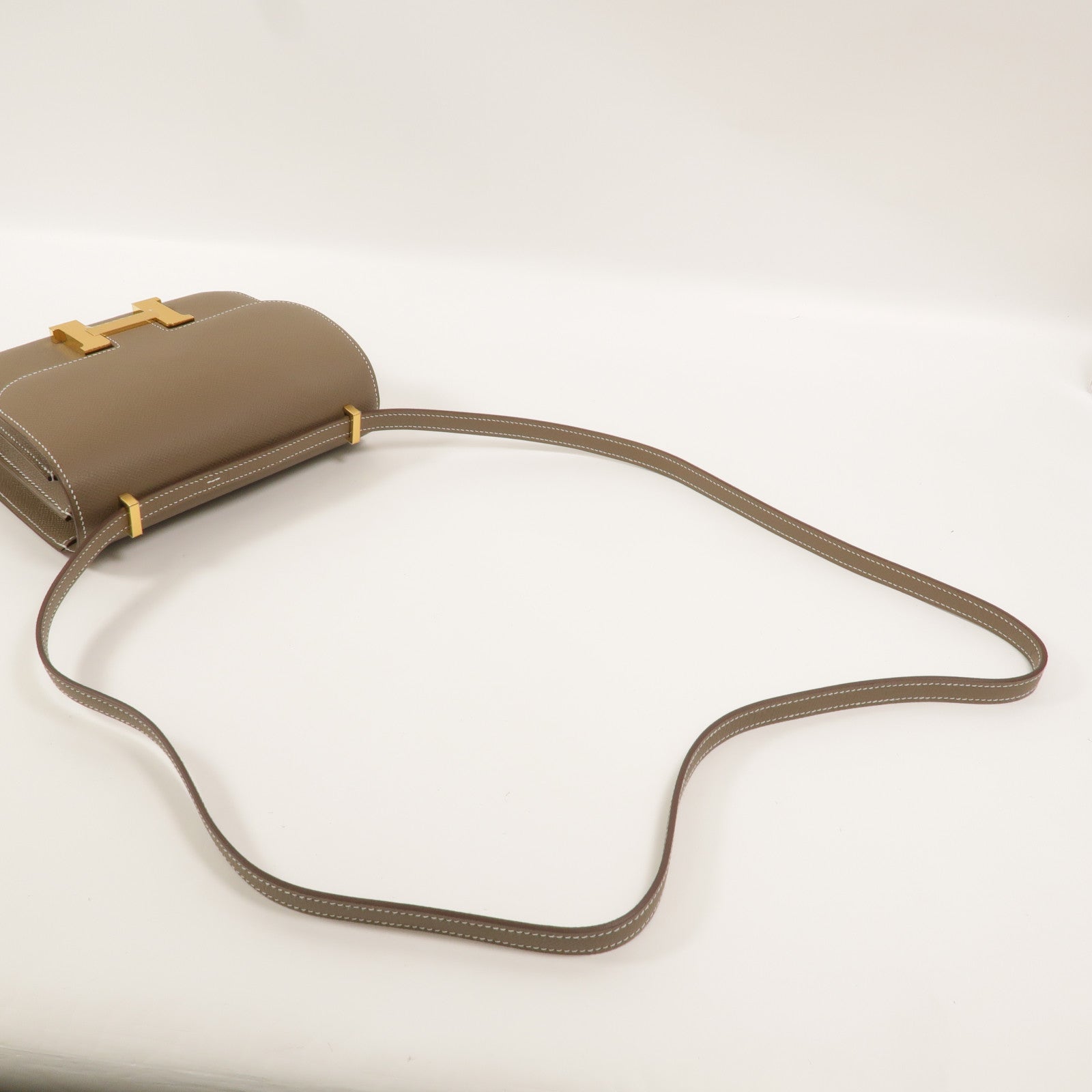 HERMES Epsom皮革Constance Mini肩背袋Etoupe