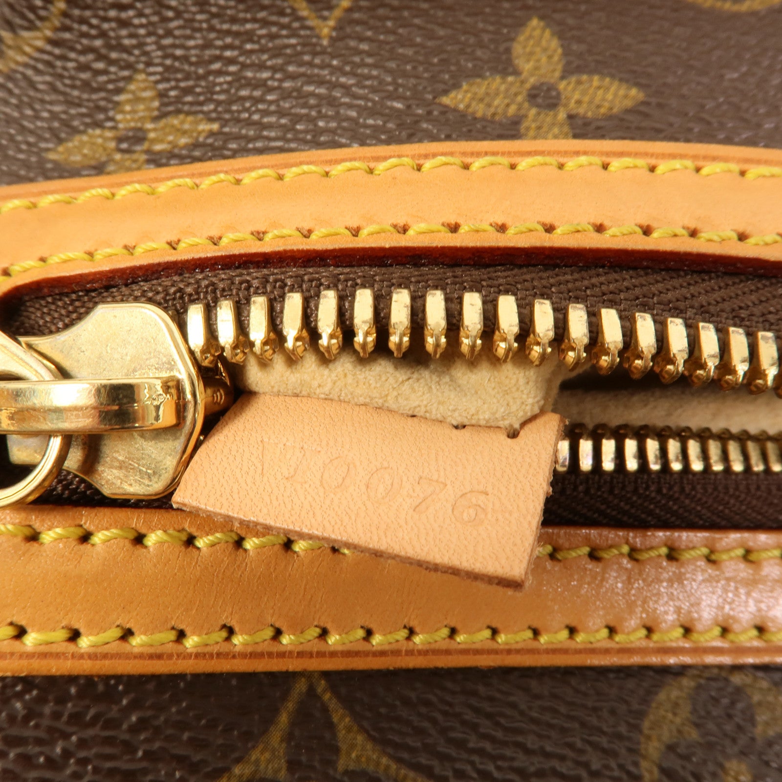 LOUIS VUITTON Monogram Hudson GM金扣肩背袋