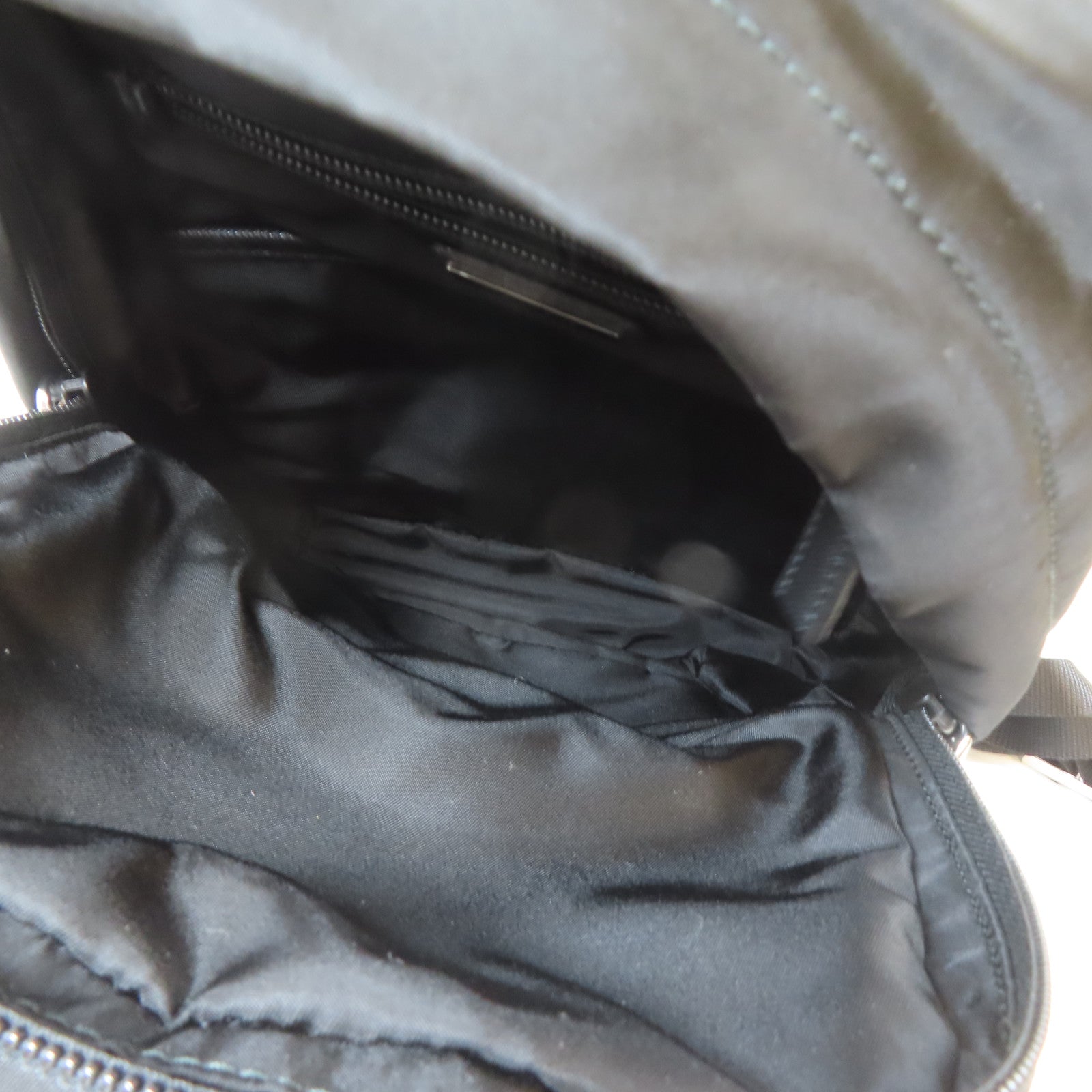PRADA 尼龍Backpack銀扣背包黑色