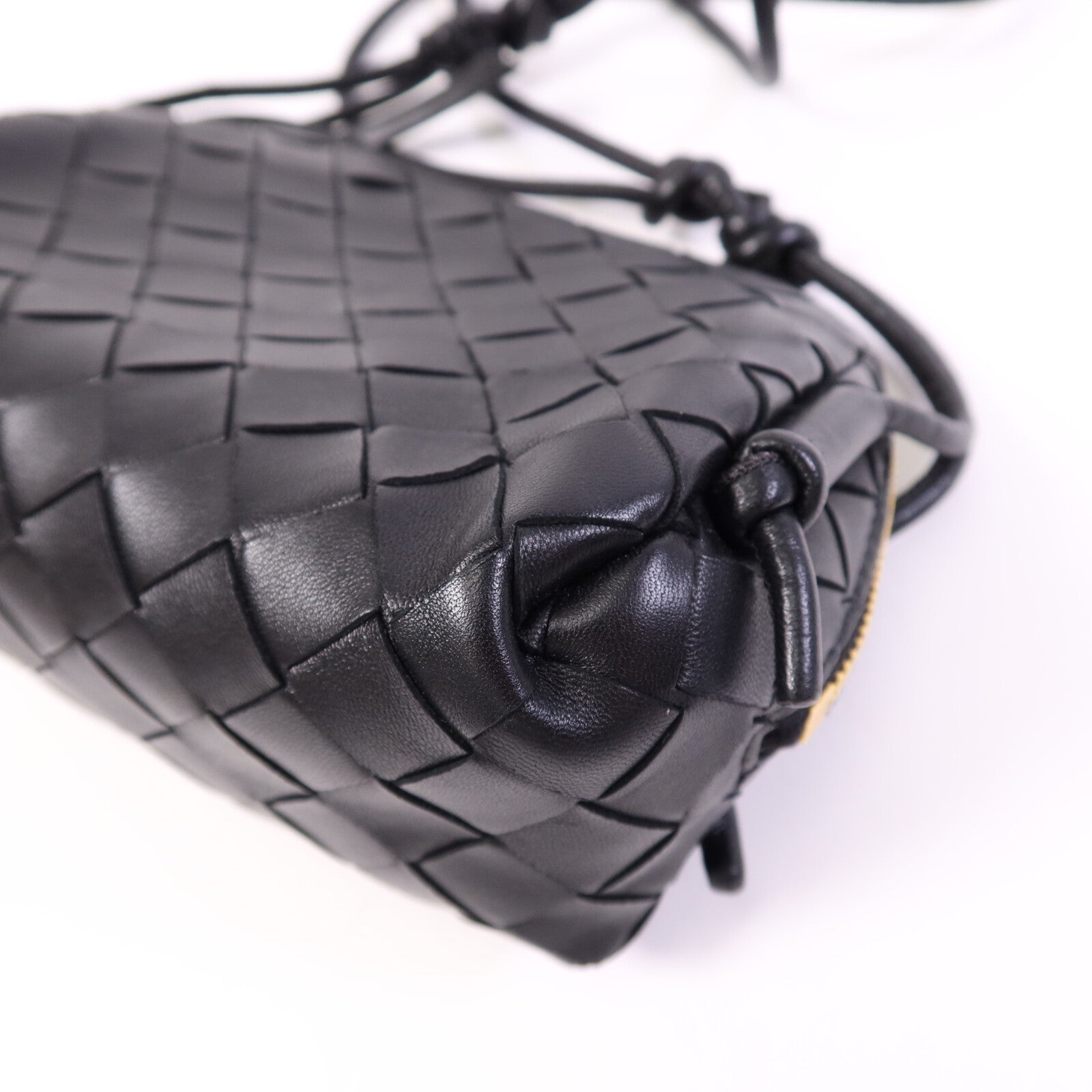 BOTTEGA VENETA 牛皮皮革Concert Pouch金扣肩背袋