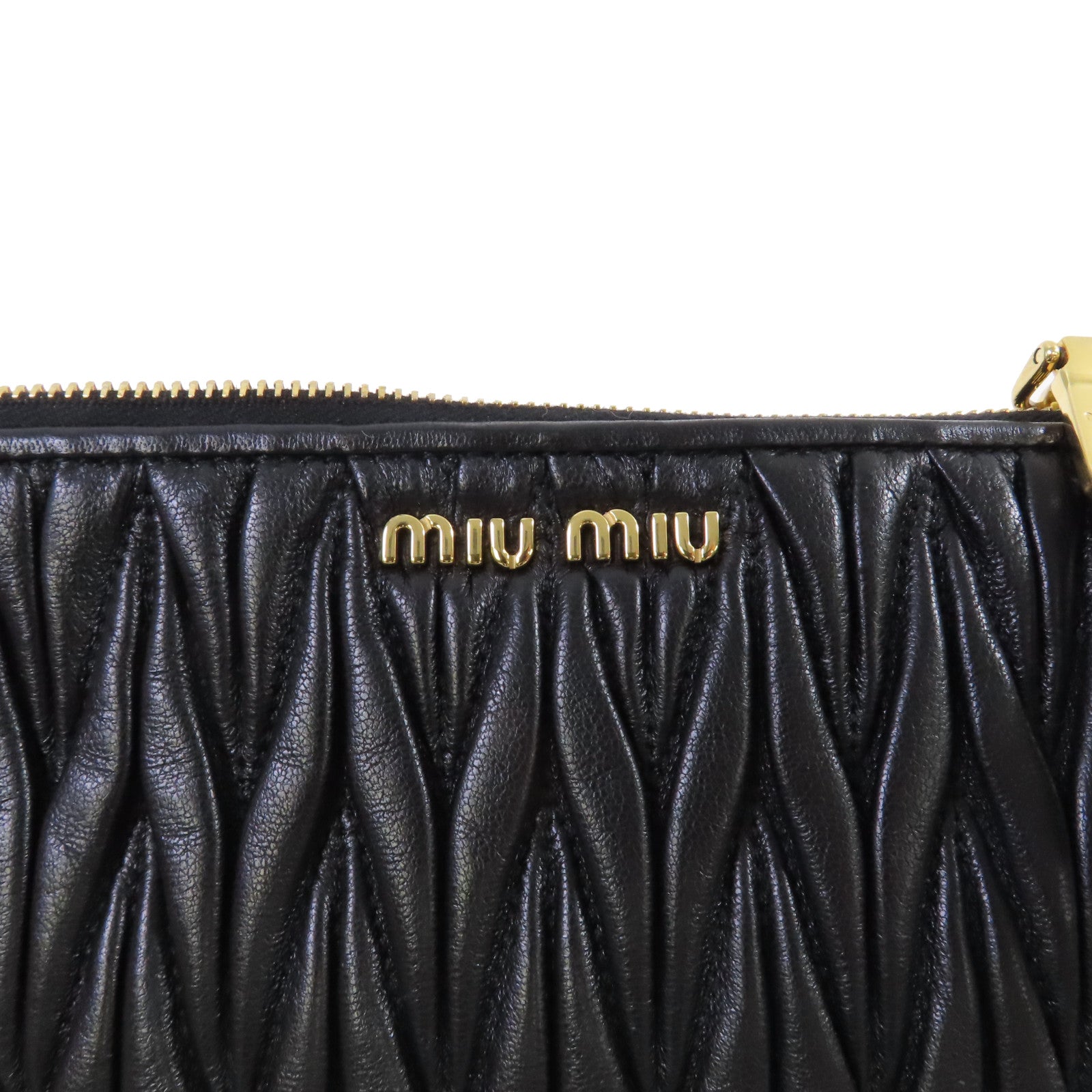Miu Miu 羊皮皮革Pouch金扣手拿包黑色