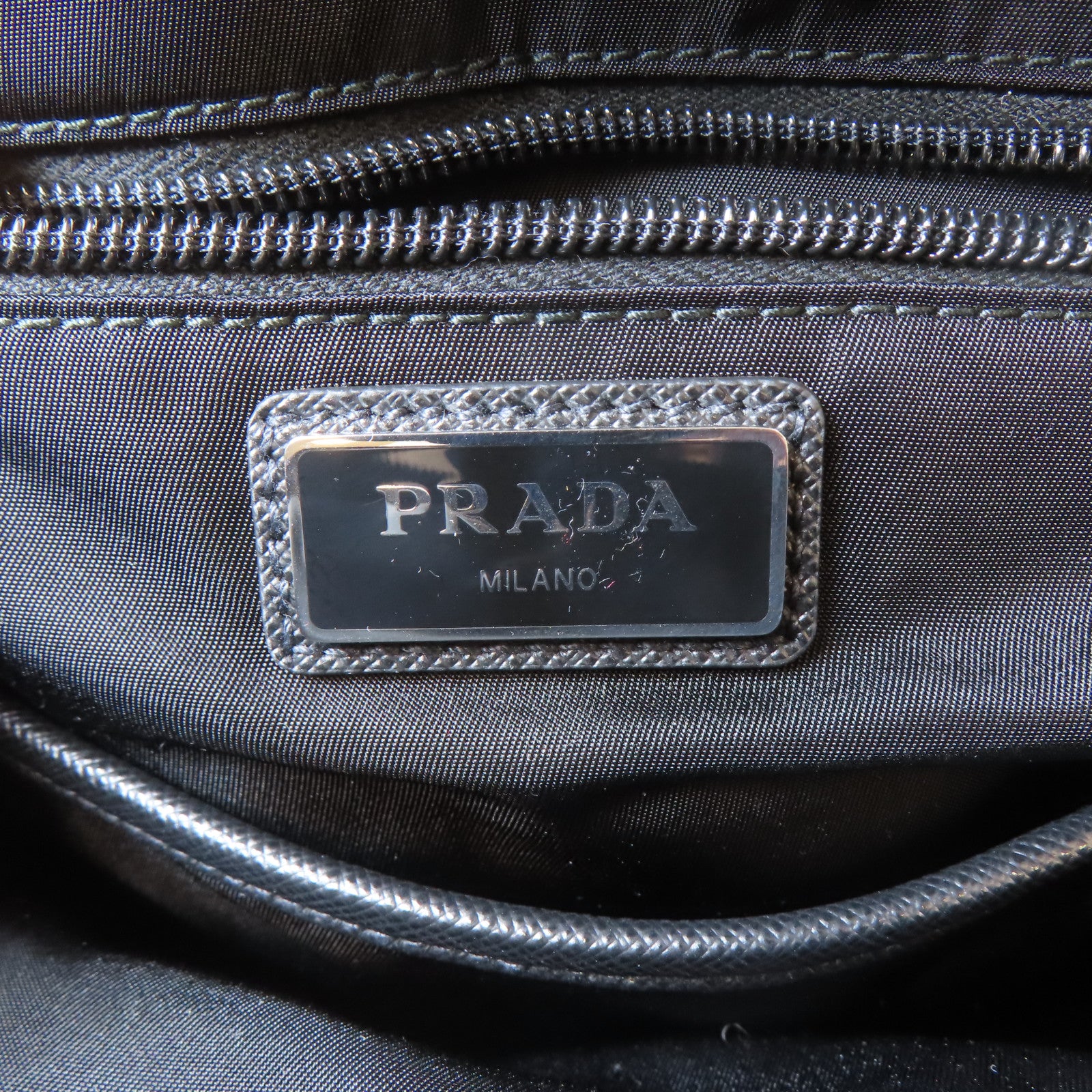 PRADA 尼龍Backpack銀扣背包黑色