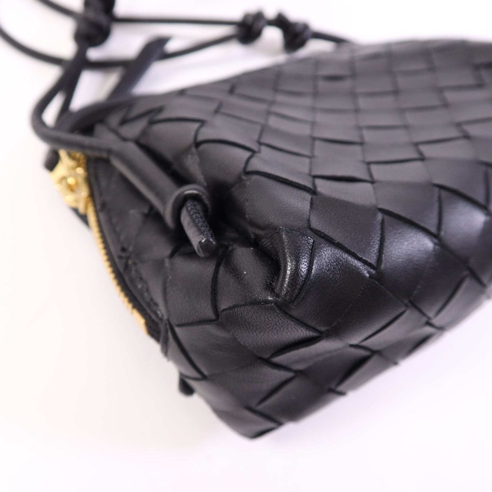 BOTTEGA VENETA 牛皮皮革Concert Pouch金扣肩背袋