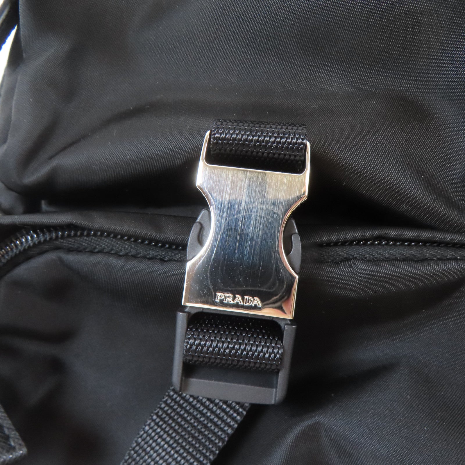 PRADA 尼龍Backpack銀扣背包黑色