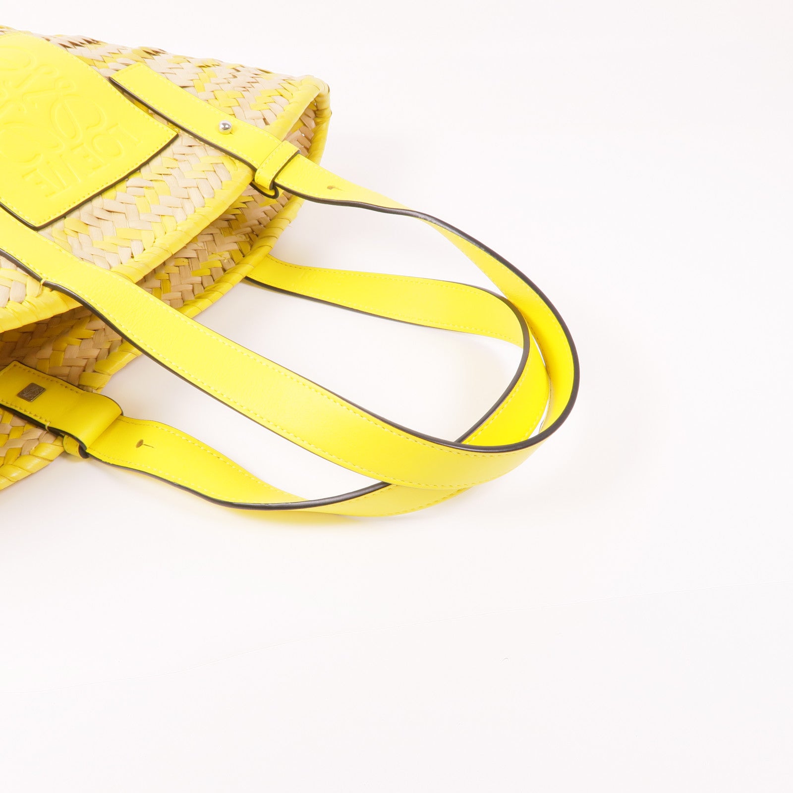 LOEWE 藤料Small Basket手挽袋
