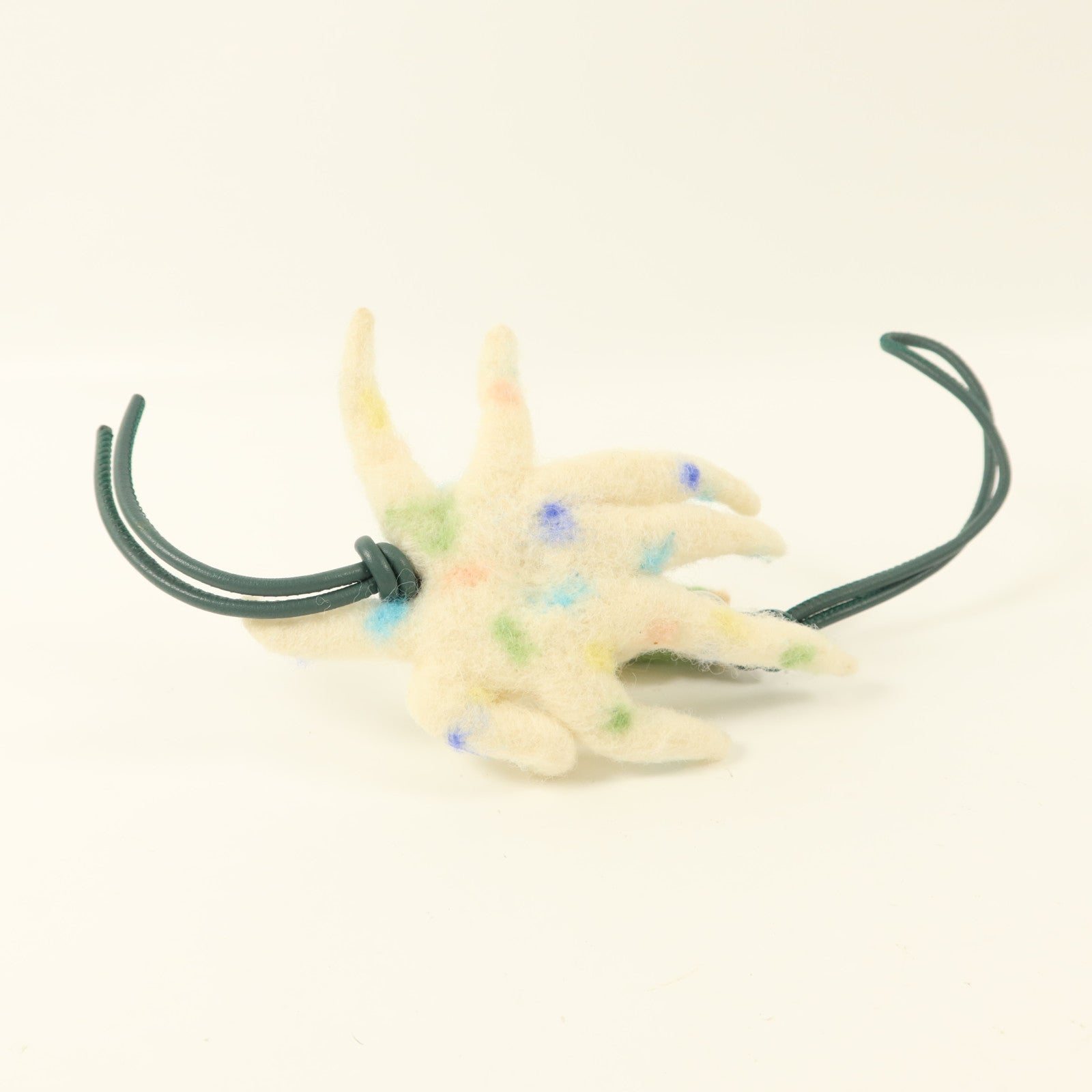 LOEWE 羊毛/牛皮皮革Octopus With Kid Charm銀扣掛飾