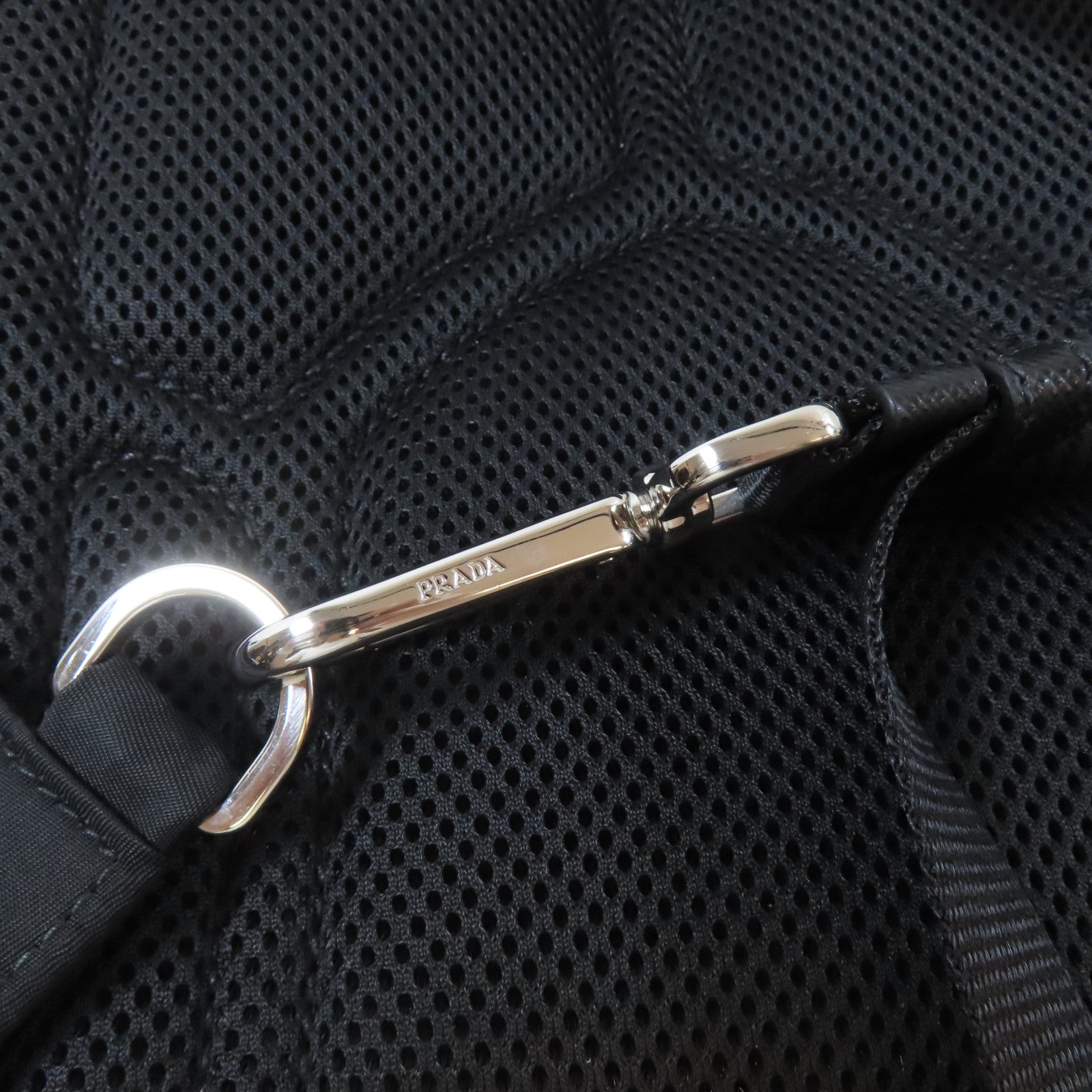 PRADA 尼龍Backpack銀扣背包黑色