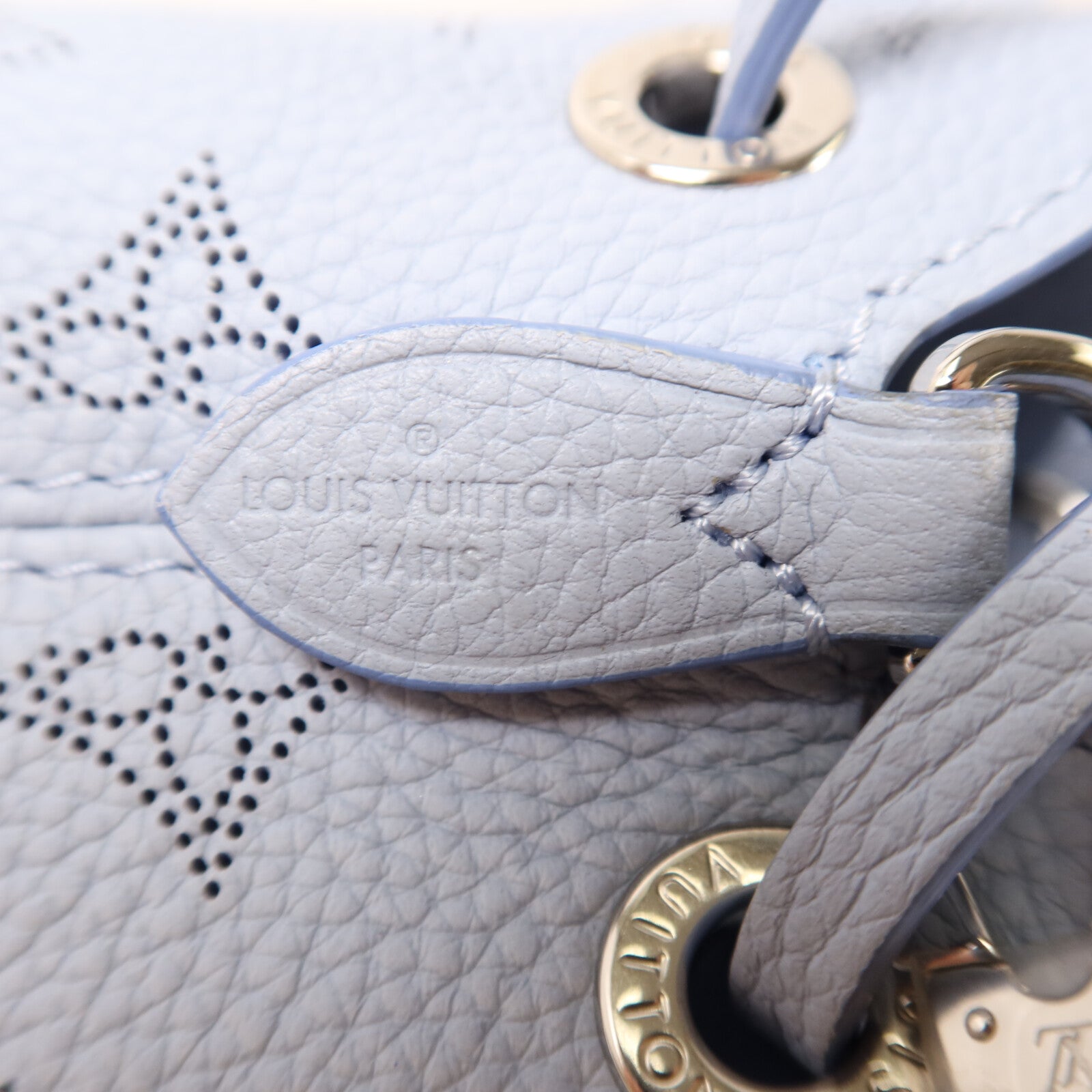 LOUIS VUITTON Mahina Bella銀扣鏈帶肩背袋