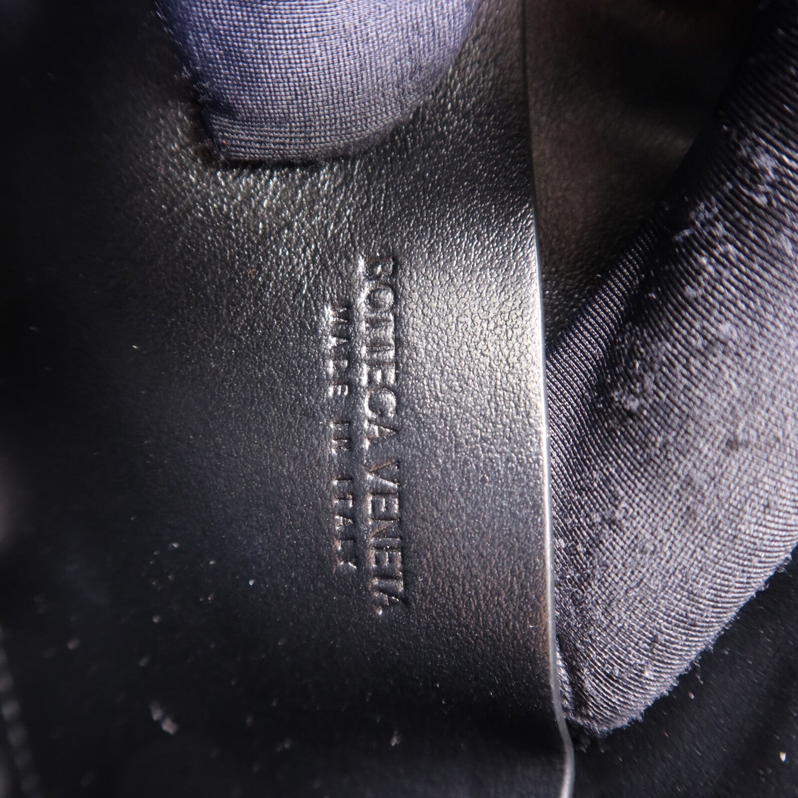 BOTTEGA VENETA 牛皮皮革Concert Pouch金扣肩背袋