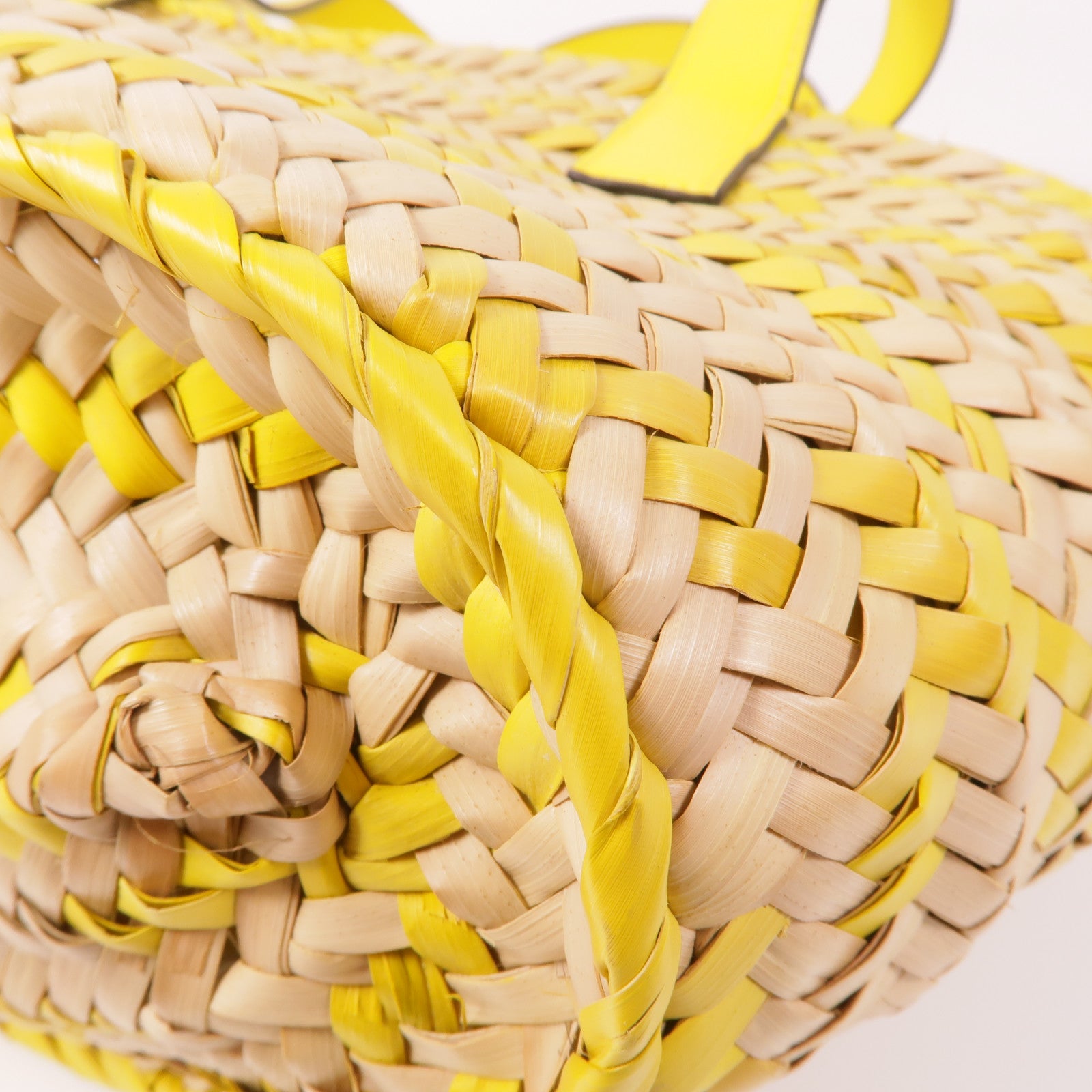 LOEWE 藤料Small Basket手挽袋