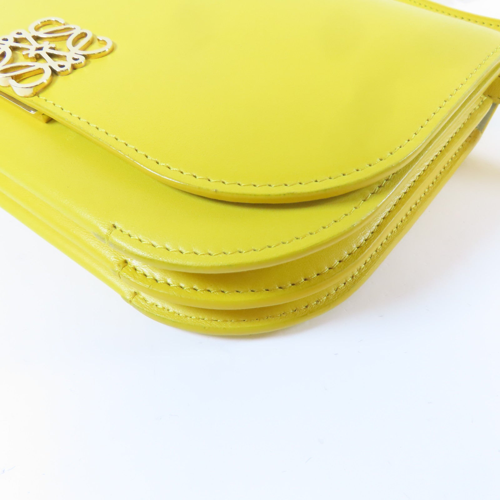 LOEWE 牛皮皮革Goya金扣肩背袋黃色
