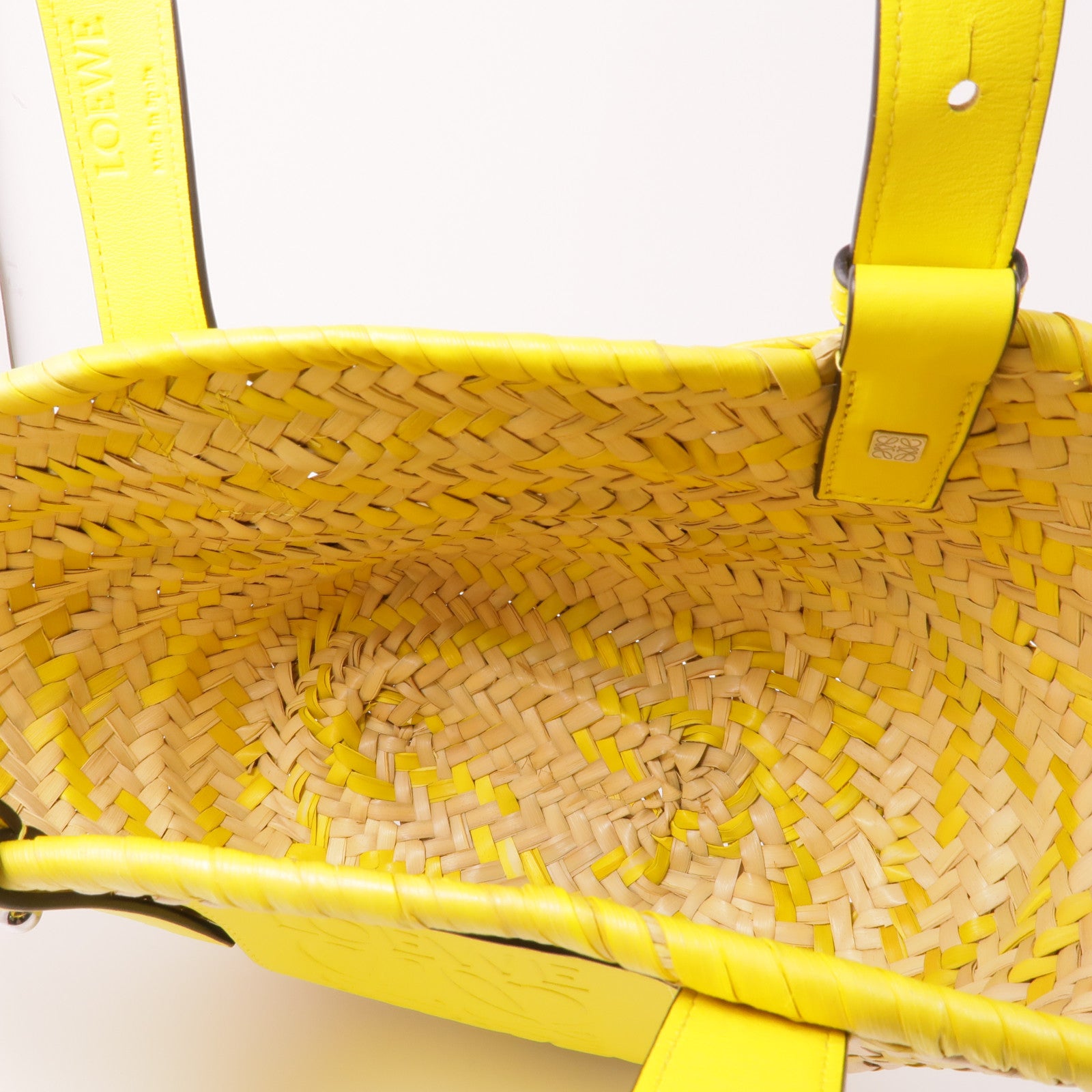 LOEWE 藤料Small Basket手挽袋