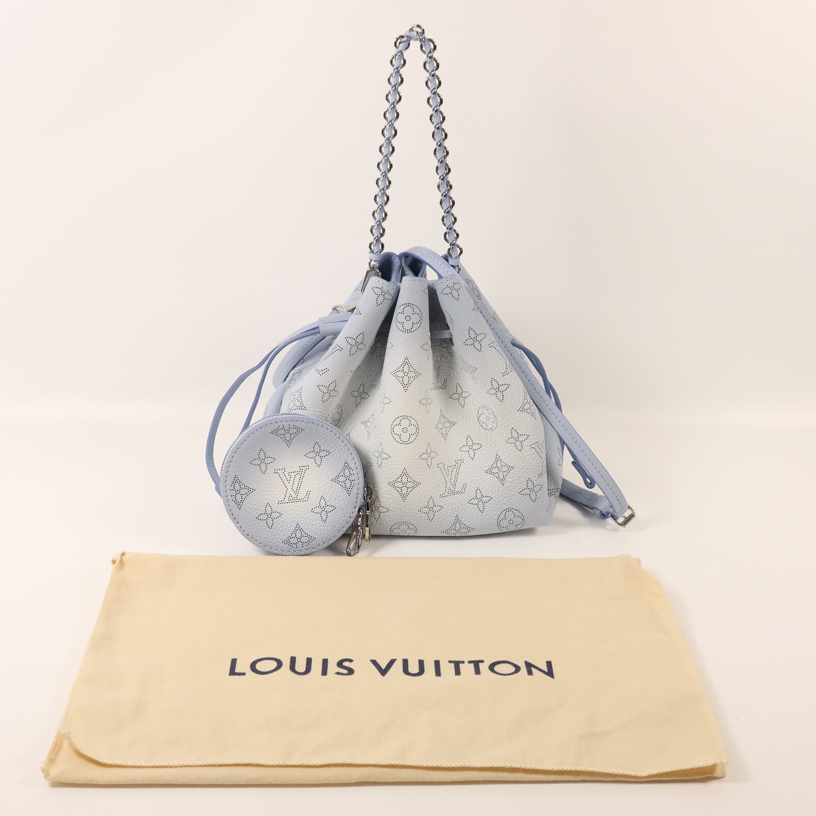 LOUIS VUITTON Mahina Bella銀扣鏈帶肩背袋