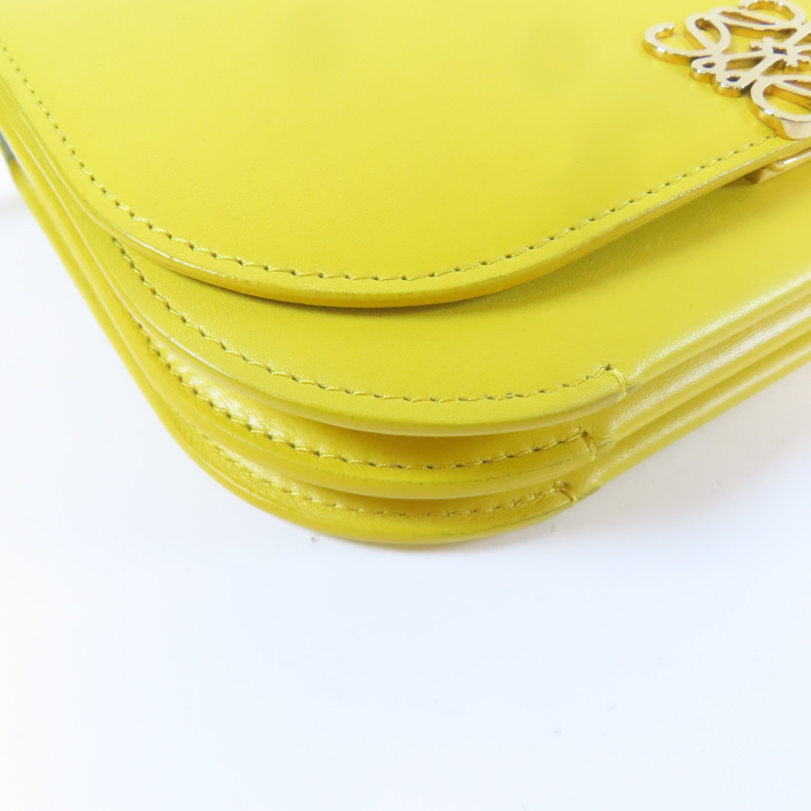 LOEWE 牛皮皮革Goya金扣肩背袋黃色
