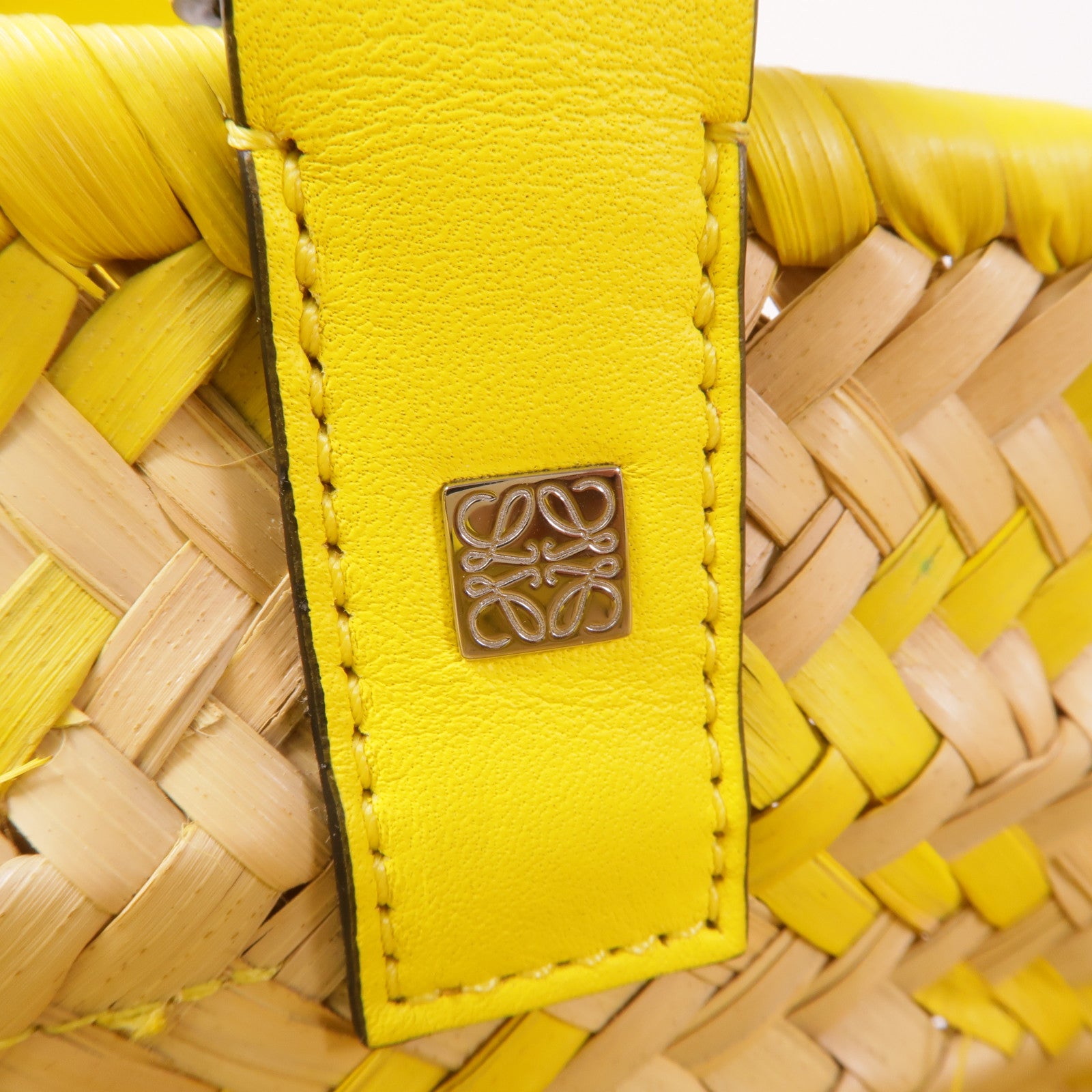 LOEWE 藤料Small Basket手挽袋