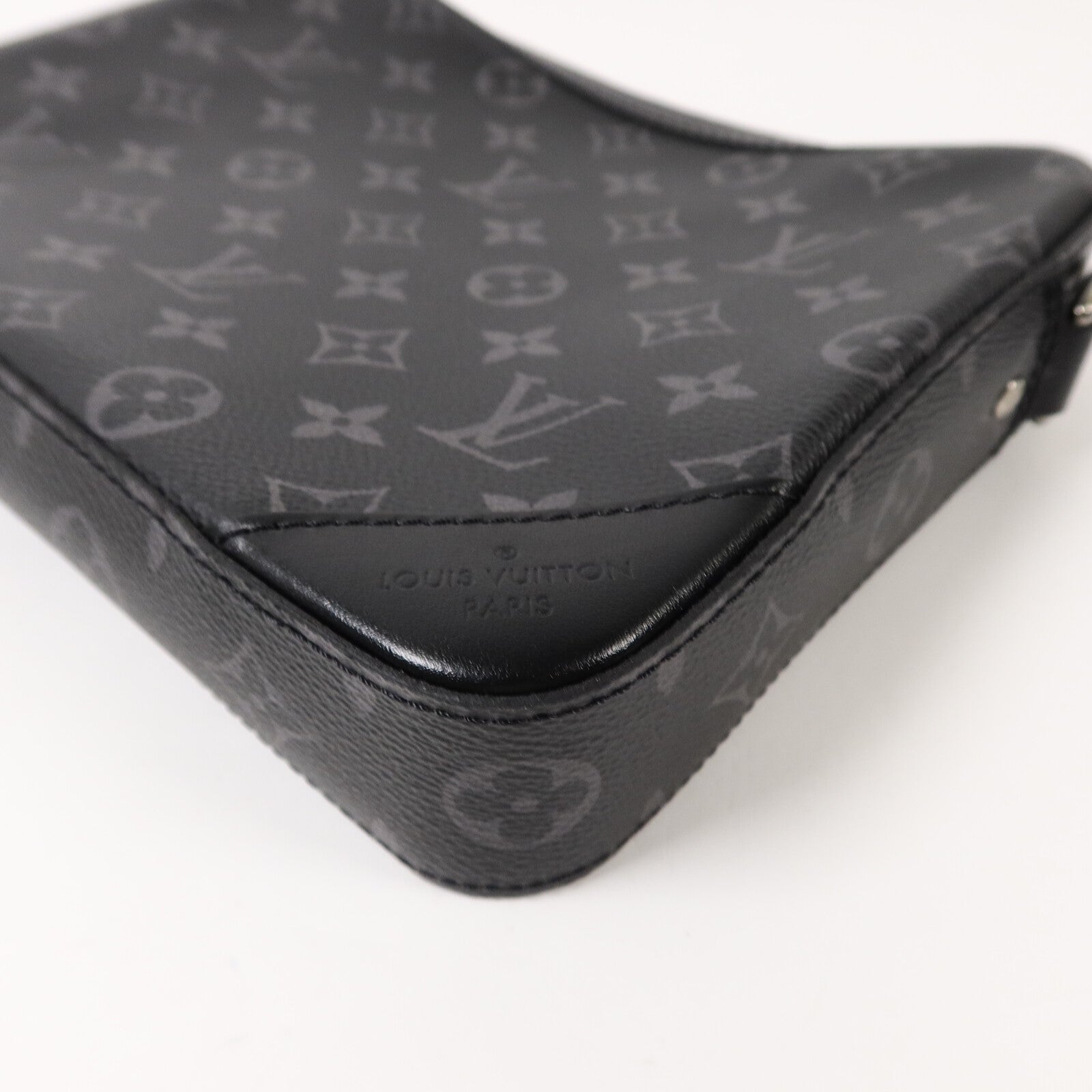 LOUIS VUITTON Monogram Eclipse Reverse Trio Messenger肩背袋灰色