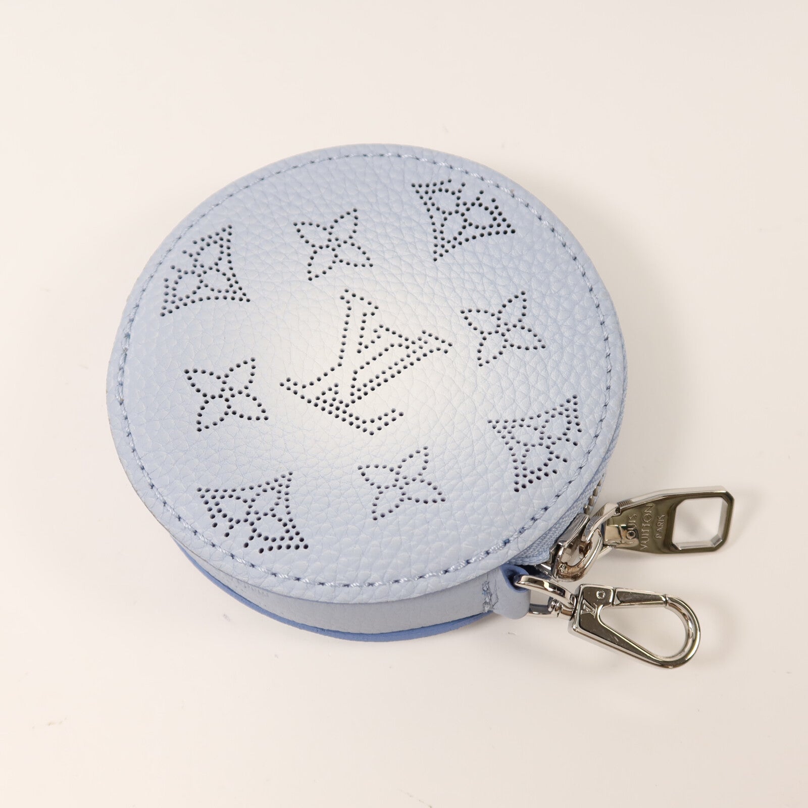 LOUIS VUITTON Mahina Bella銀扣鏈帶肩背袋