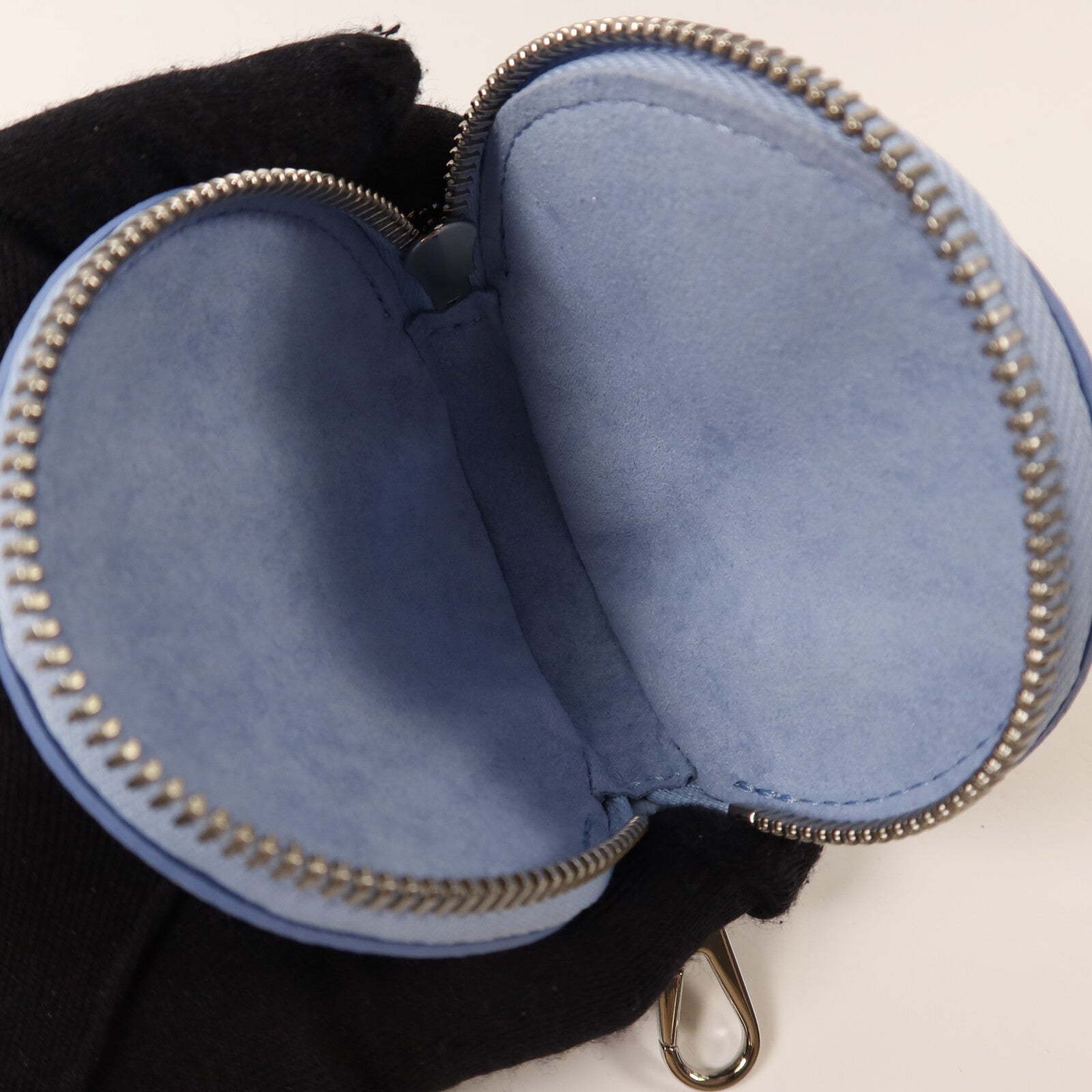 LOUIS VUITTON Mahina Bella銀扣鏈帶肩背袋