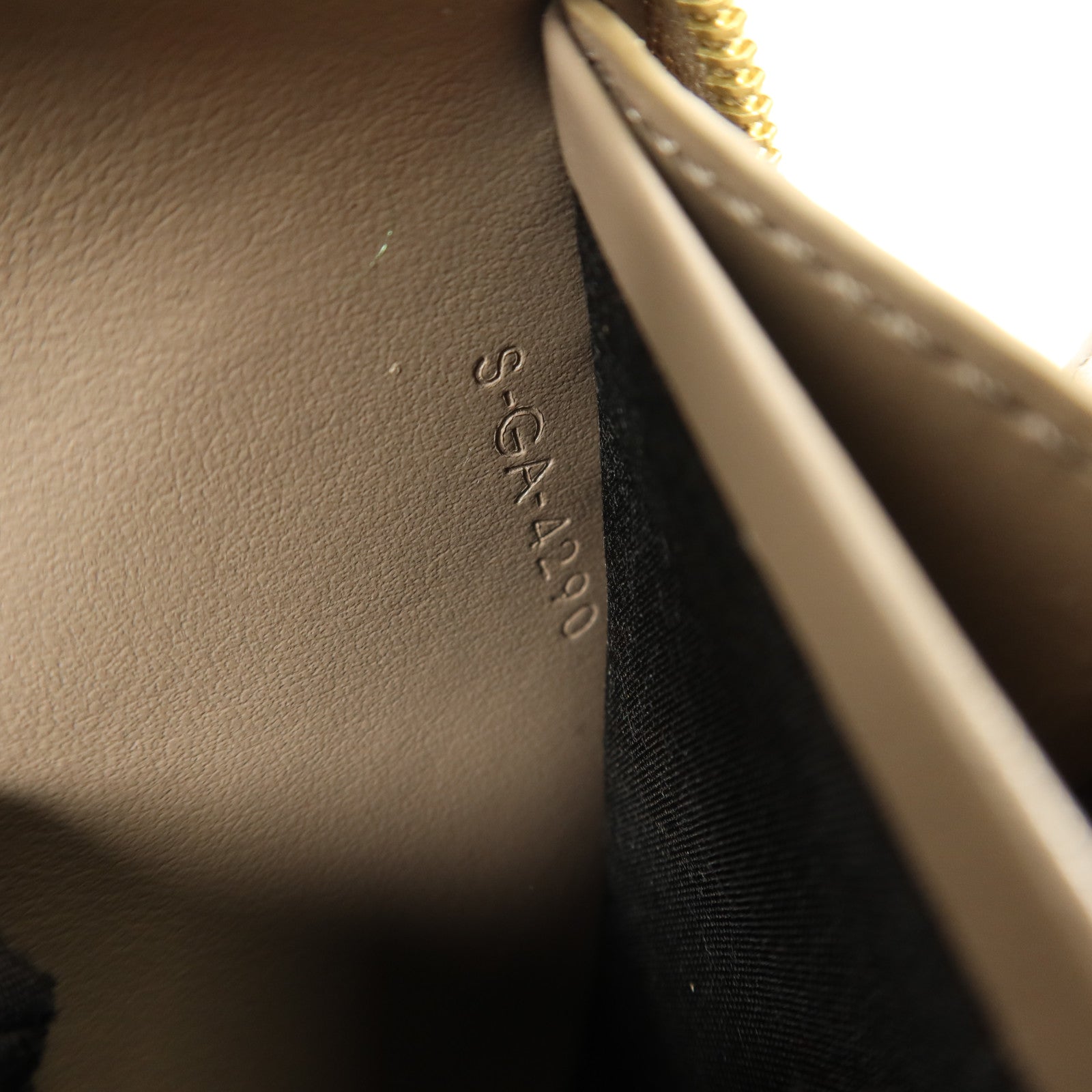 CELINE 牛皮皮革Long Round Wallet金扣長錢包
