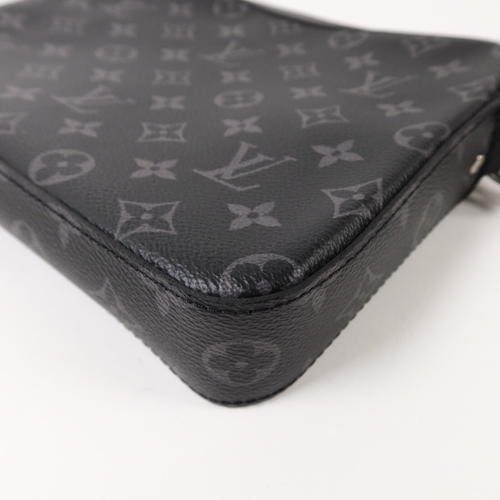 LOUIS VUITTON Monogram Eclipse Reverse Trio Messenger肩背袋灰色
