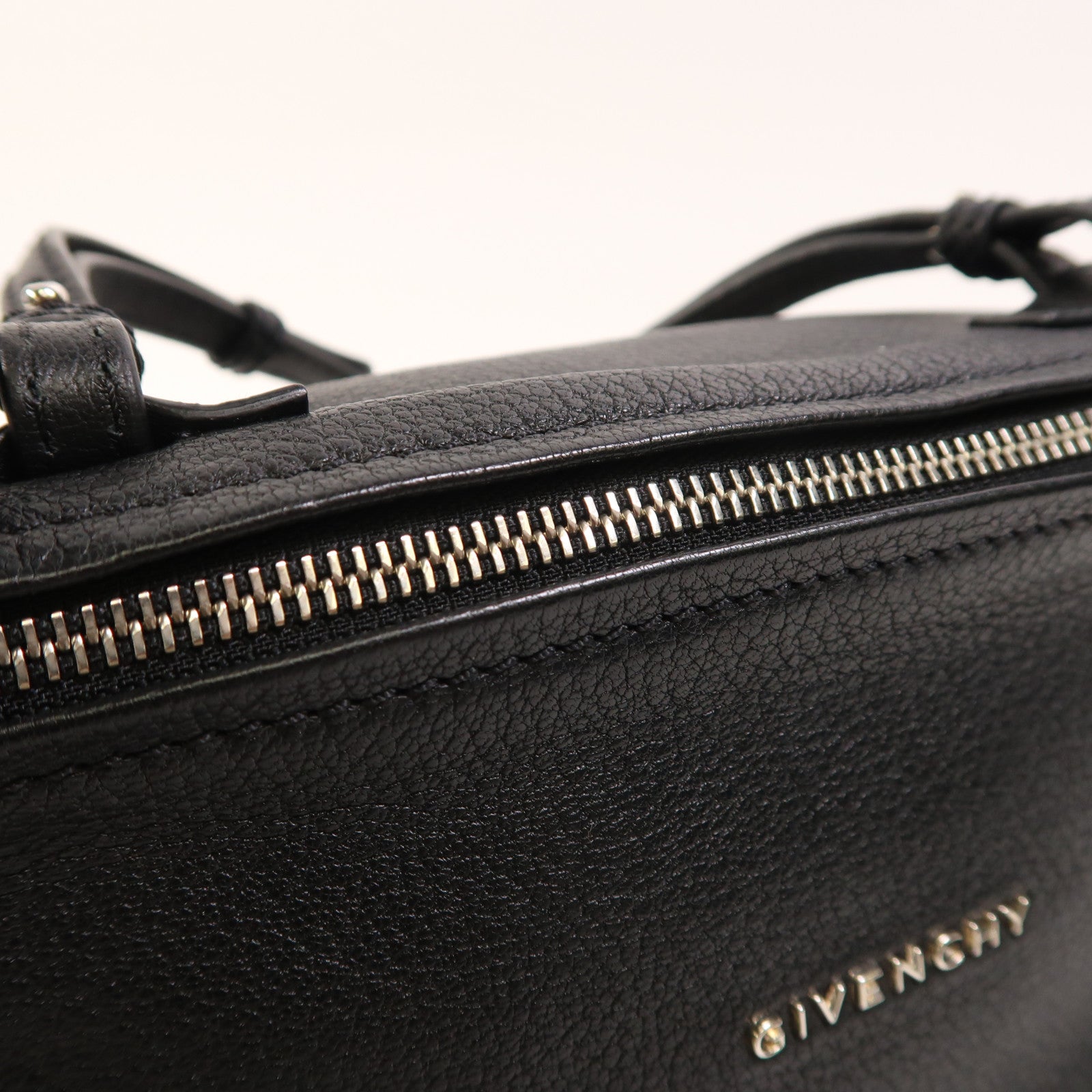 GIVENCHY 牛皮皮革Pandora銀扣肩背袋