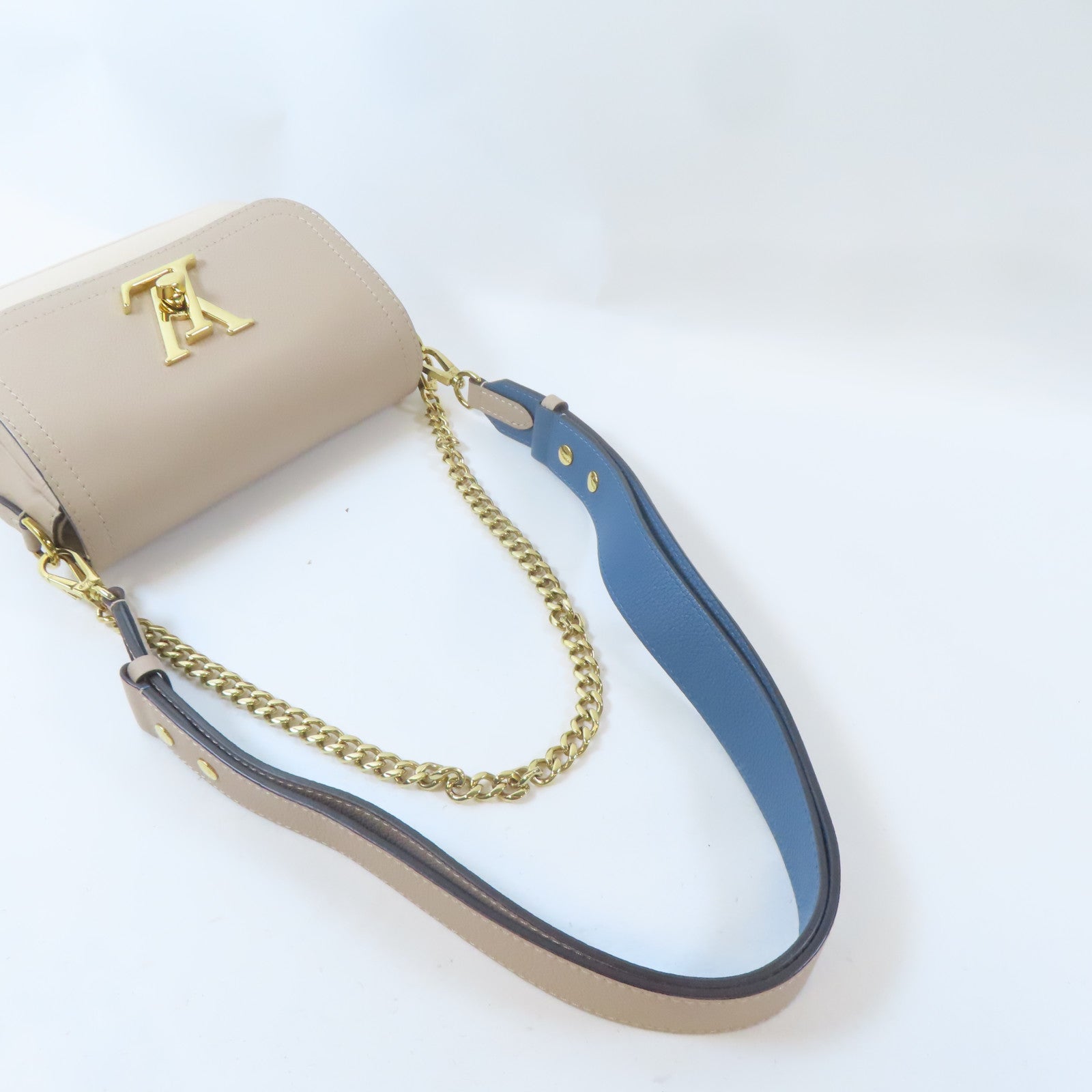 LOUIS VUITTON 牛皮皮革Lockme Tender金扣手挽肩背兩用袋米色/藍色