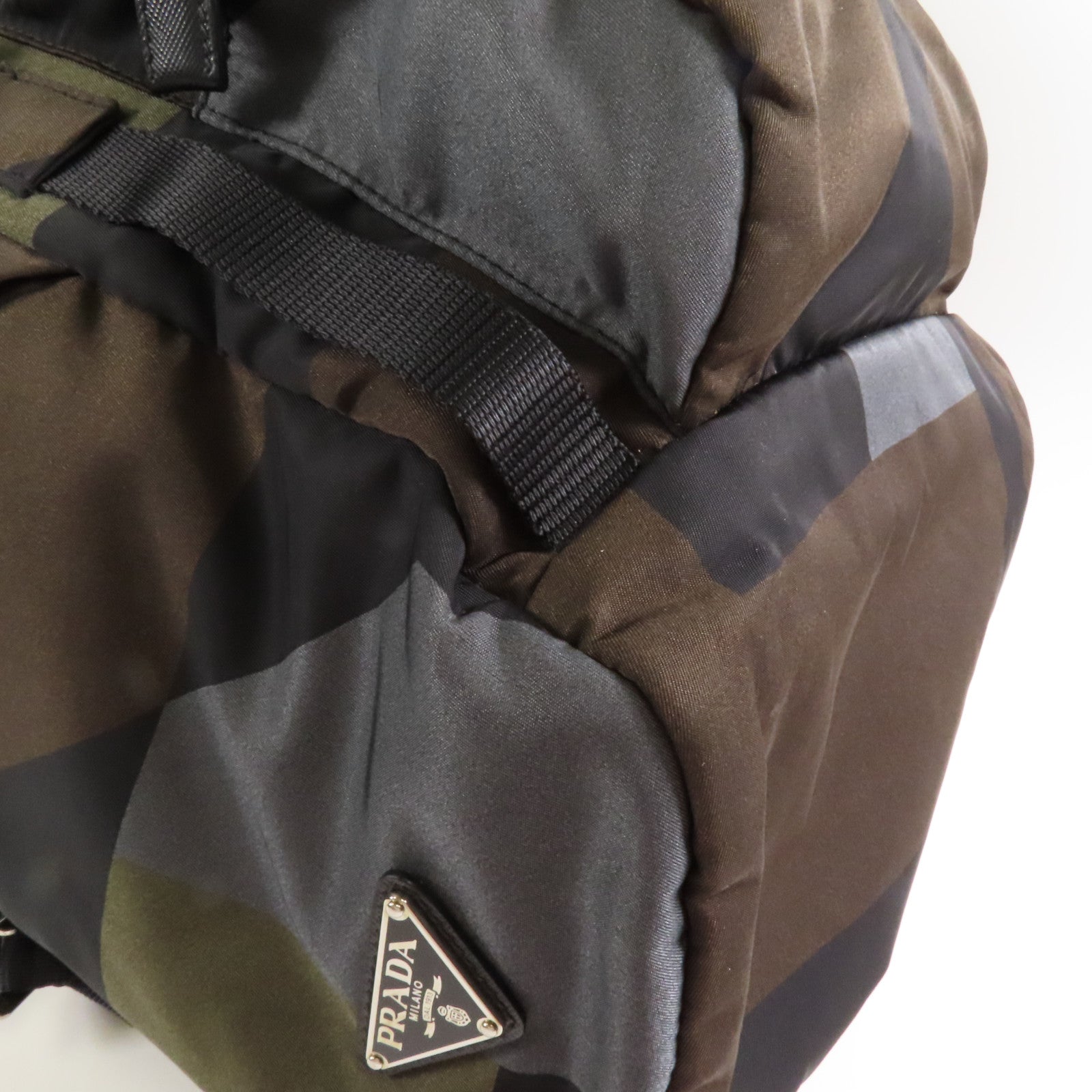 PRADA 尼龍Backpack銀扣背包