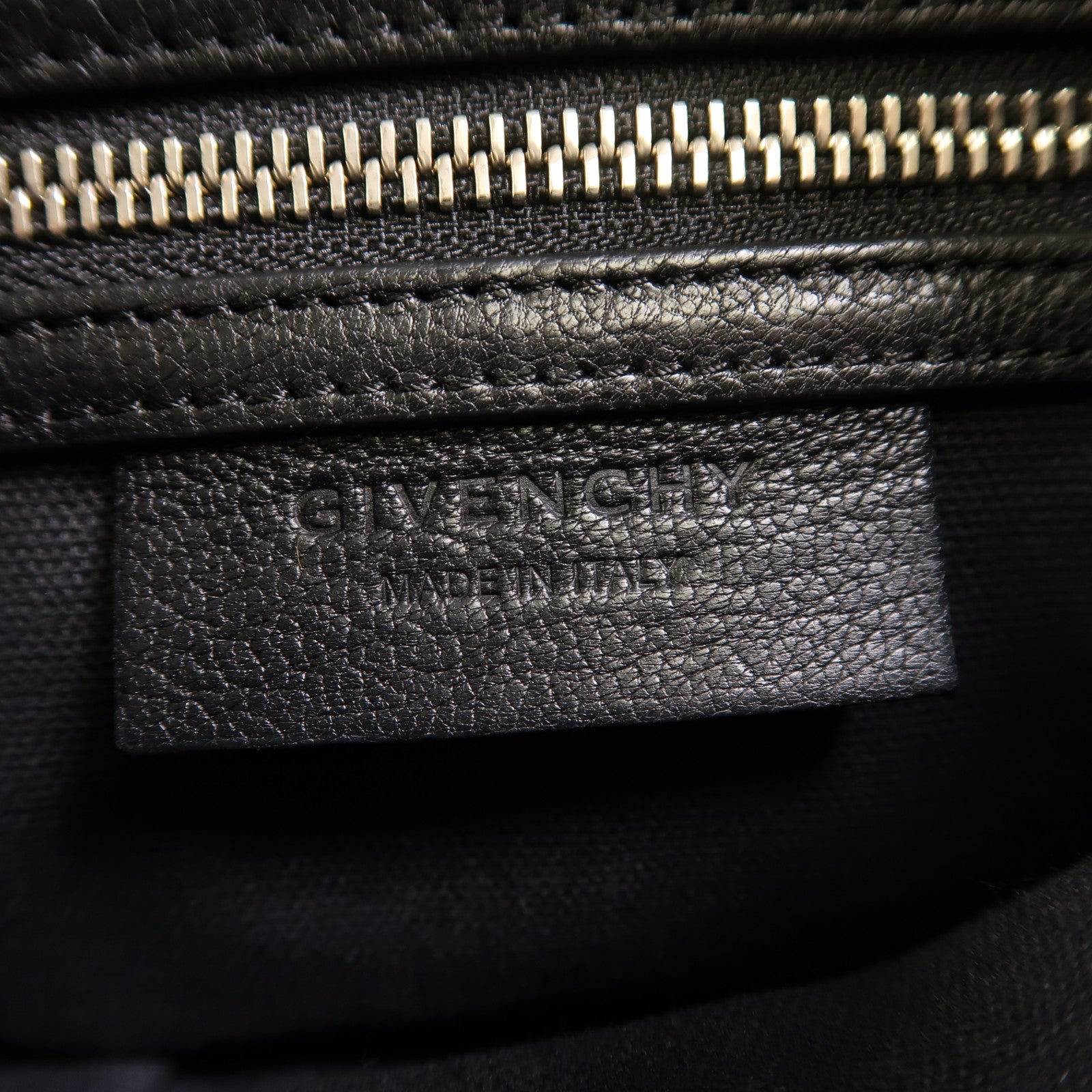 GIVENCHY 牛皮皮革Pandora銀扣肩背袋