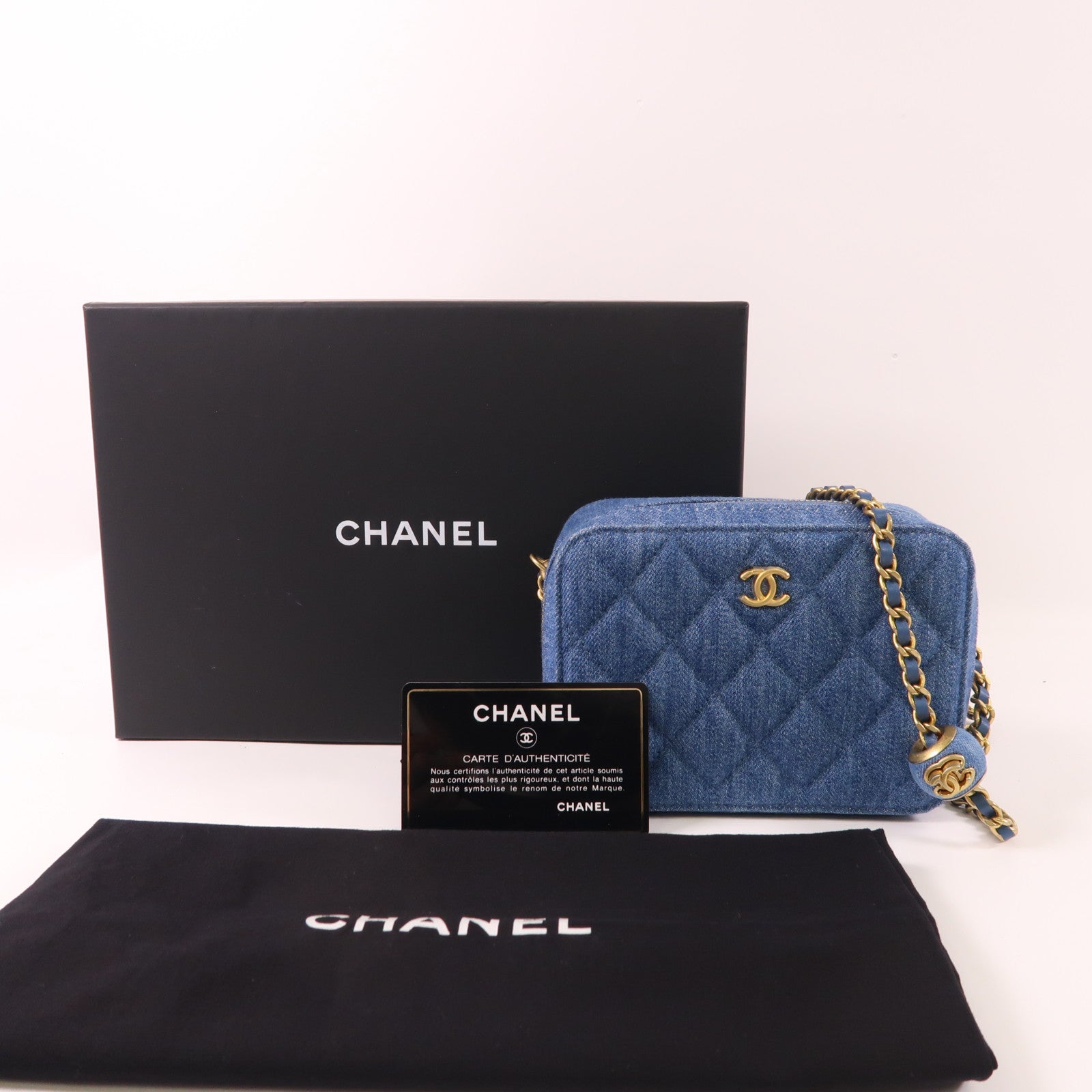 CHANEL 牛仔布Pearl Crush Denim Camera Bag金扣肩背袋