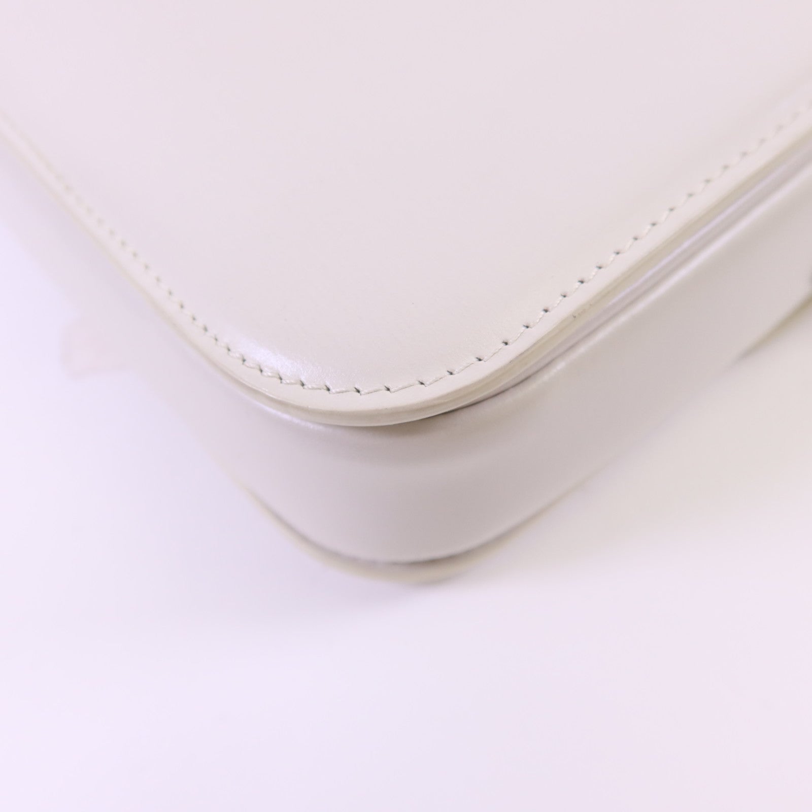 CELINE 【激減優惠】牛皮皮革Teen Triomphe金扣肩背袋