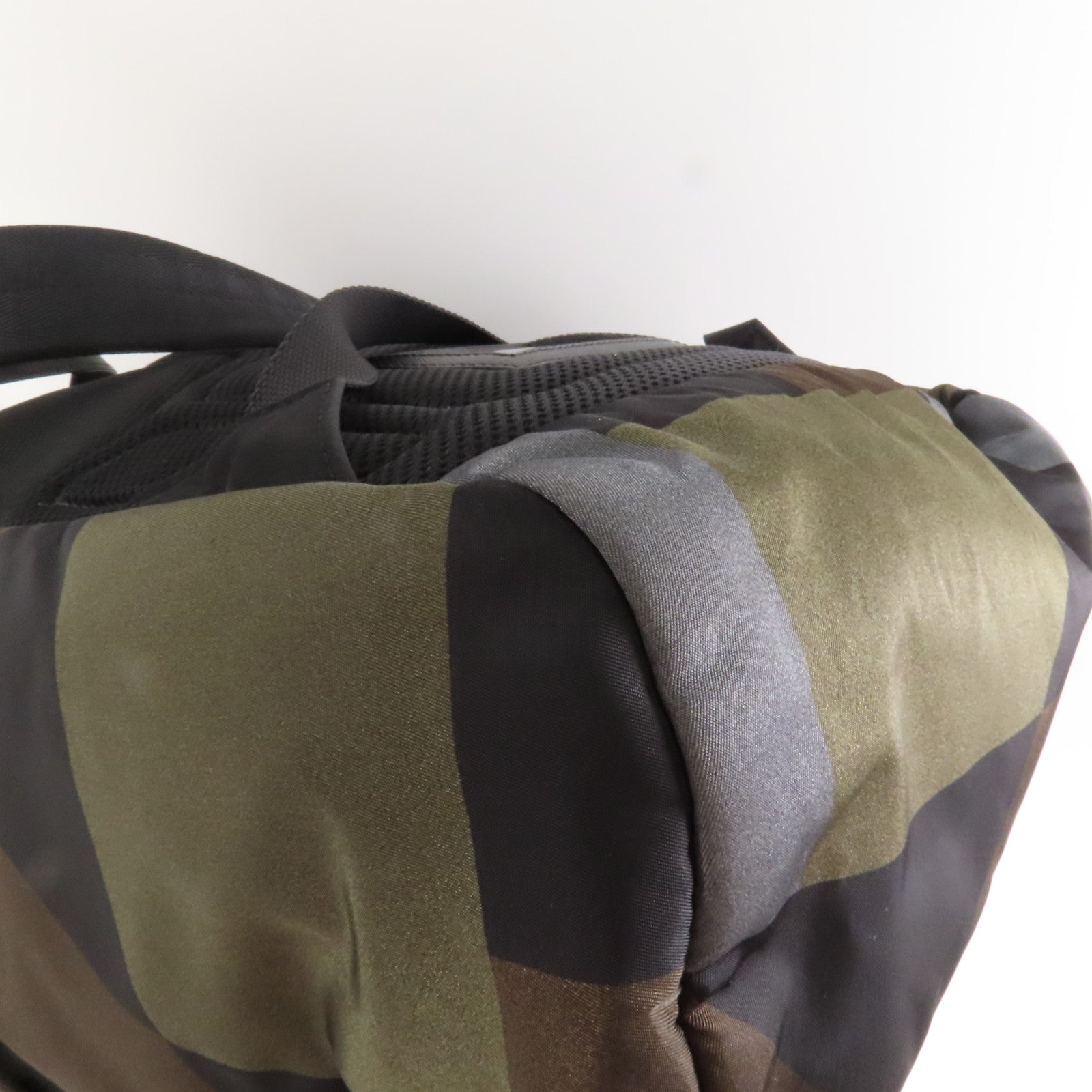 PRADA 尼龍Backpack銀扣背包