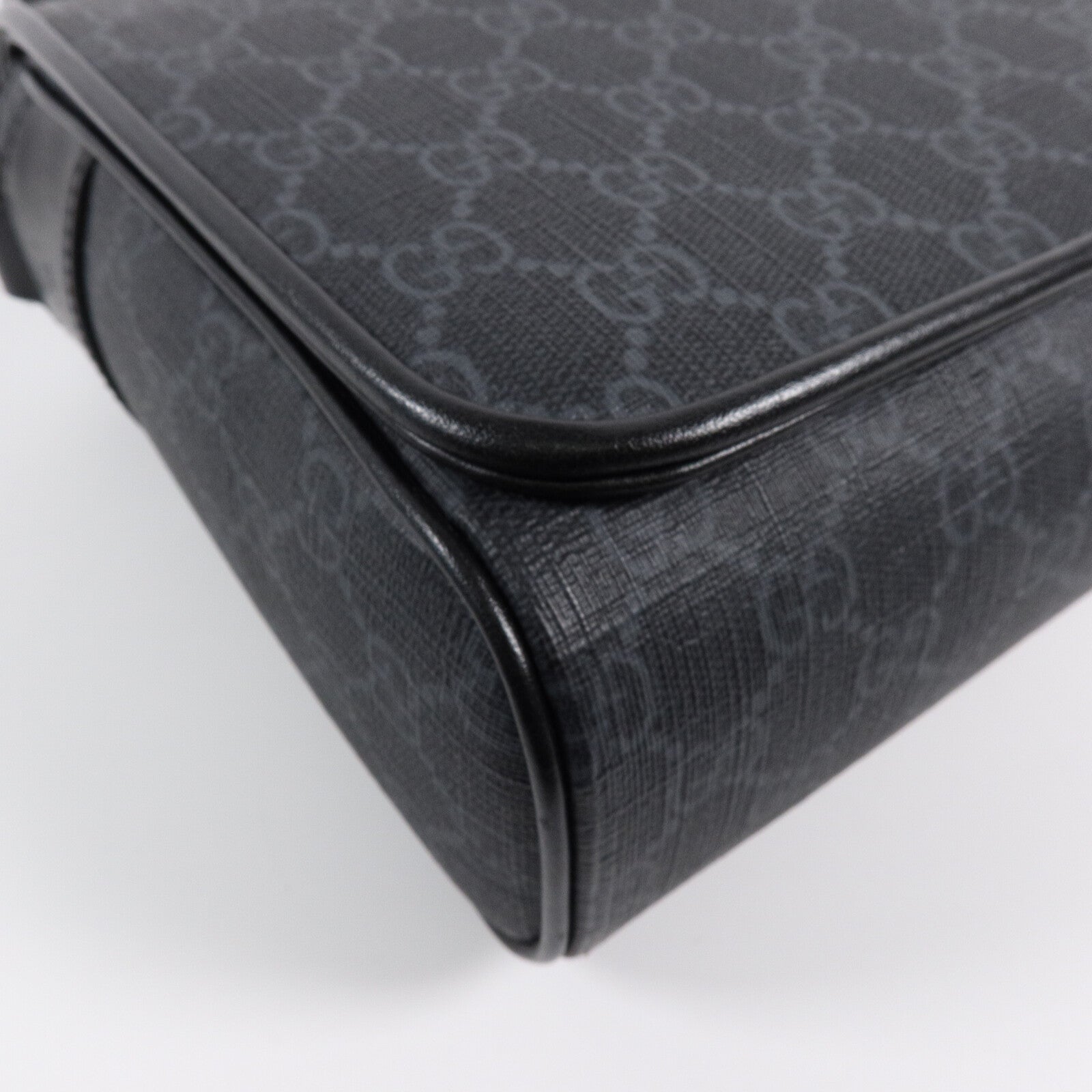 GUCCI 塗層帆布GG Black Medium Crssbody Bag肩背袋
