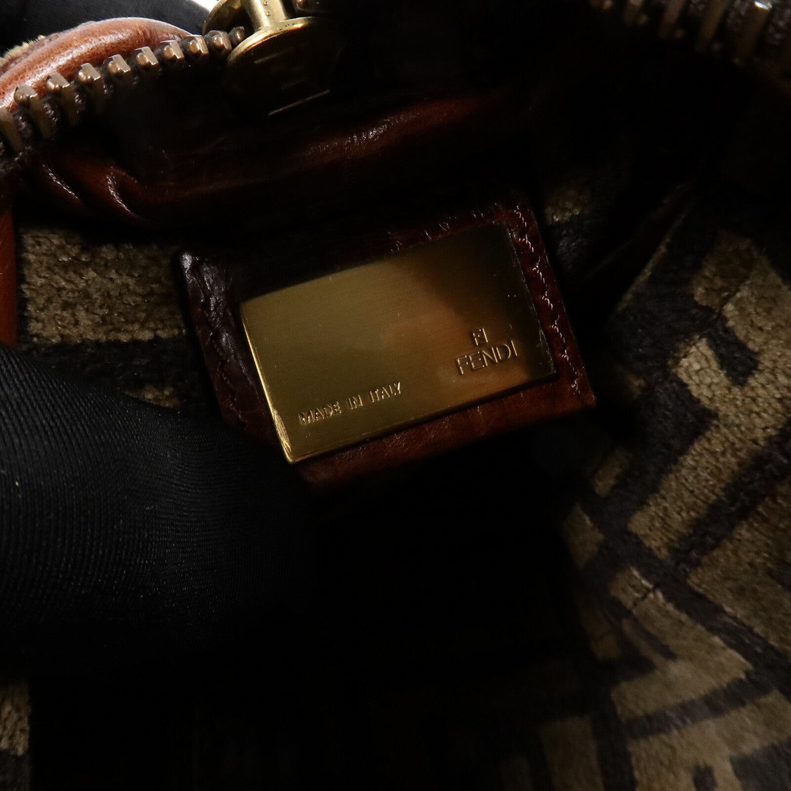 FENDI 天鵝絨Zucca Boston手挽袋