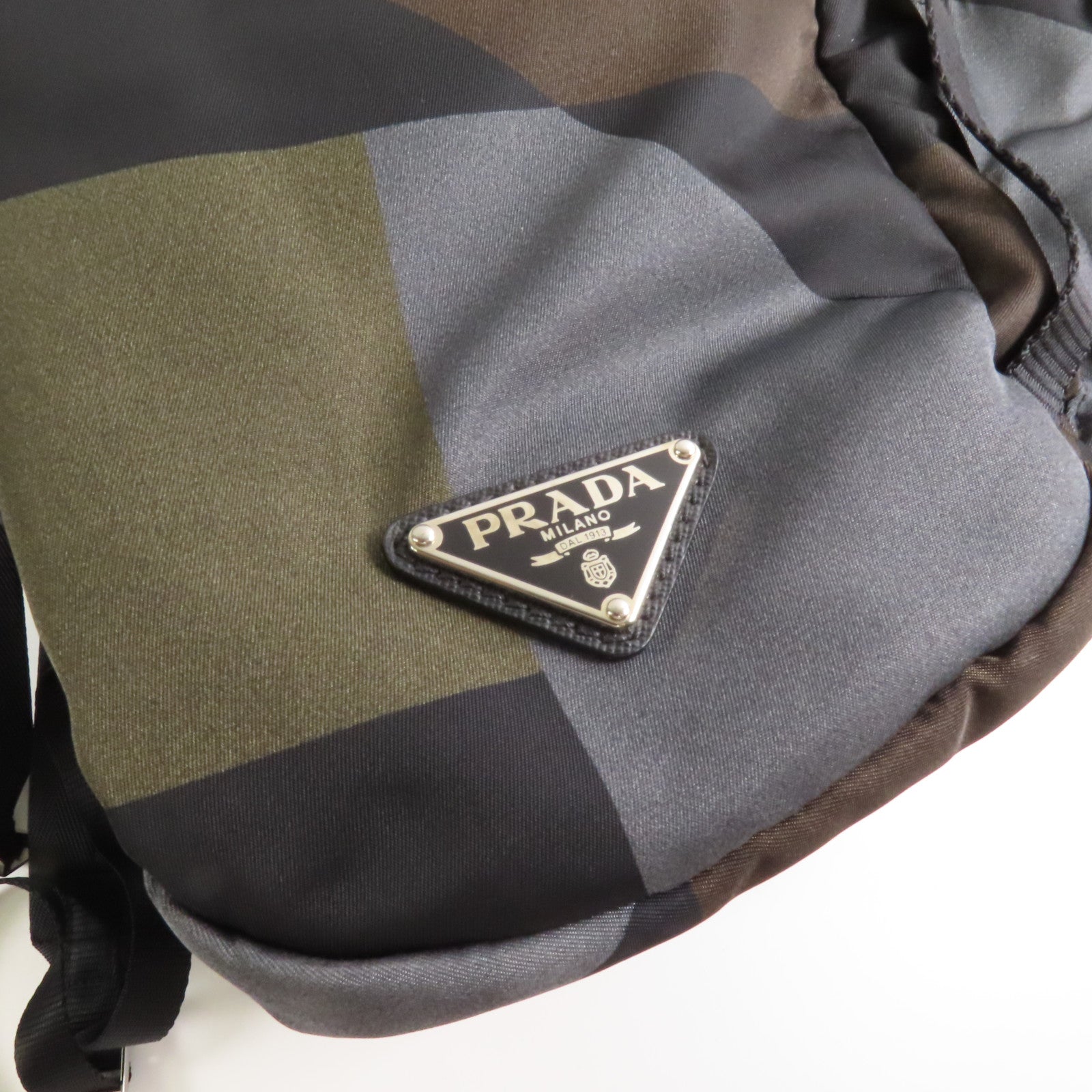 PRADA 尼龍Backpack銀扣背包