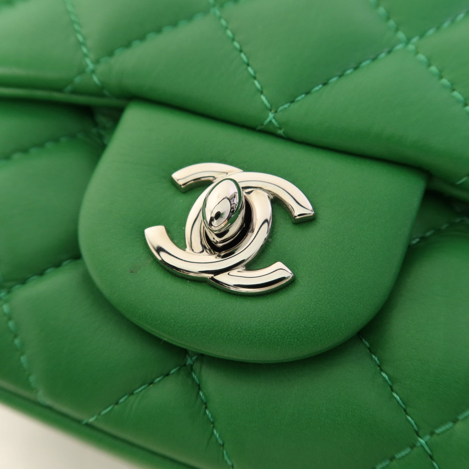 CHANEL 羊皮皮革Chain Shoulder Bag銀扣鏈帶肩背袋