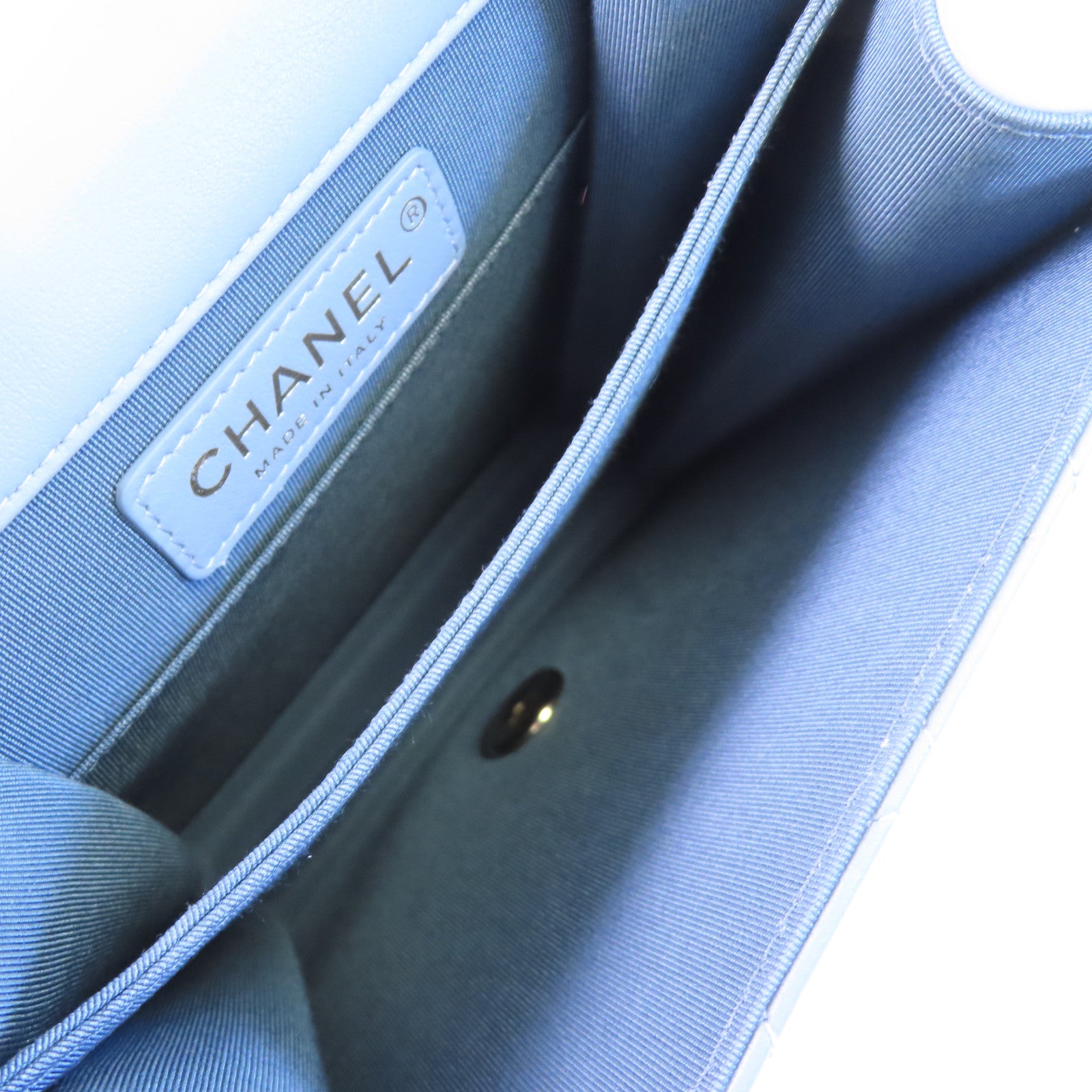 CHANEL 牛皮皮革Boy North South金扣鏈帶肩背袋