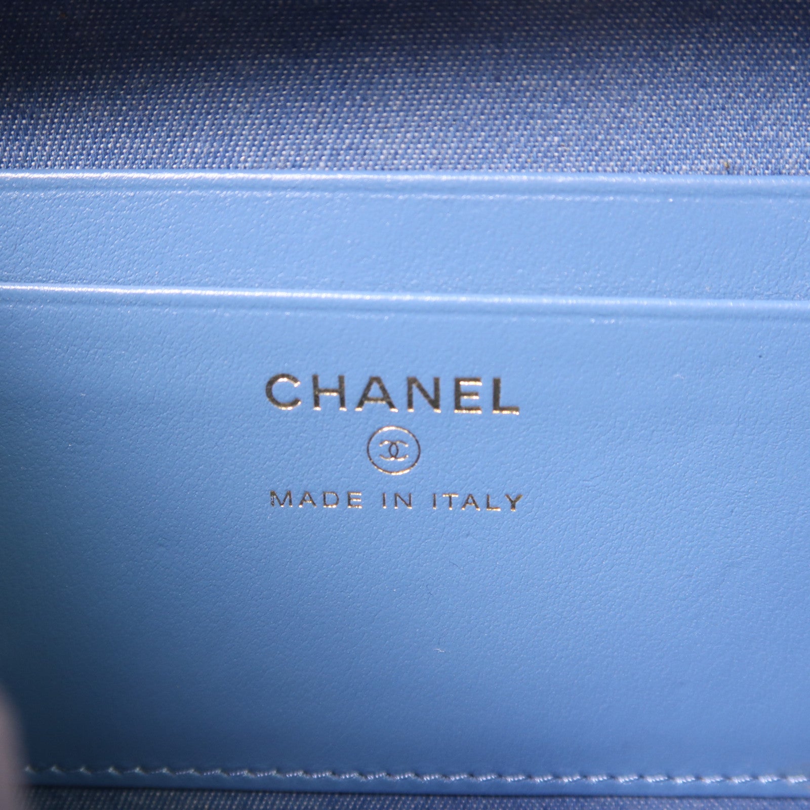 CHANEL 牛仔布Pearl Crush Denim Camera Bag金扣肩背袋