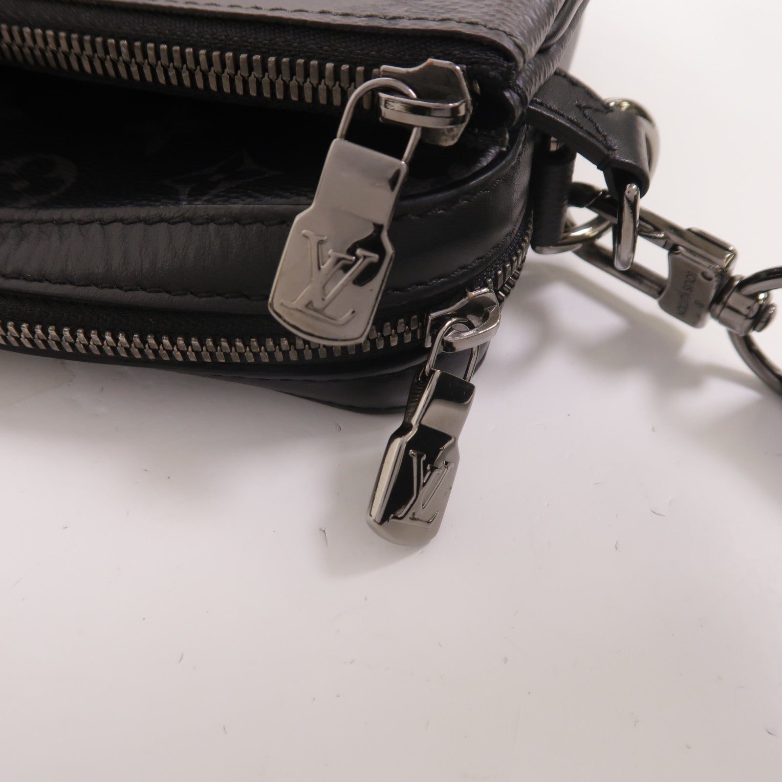 LOUIS VUITTON Monogram Eclipse Reverse Trio Messenger肩背袋