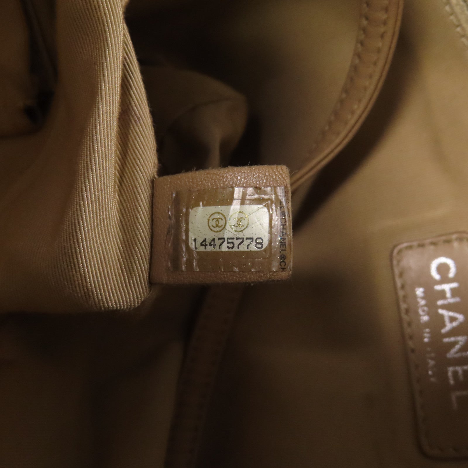 CHANEL 牛皮皮革Shoulder Bag銀扣肩背袋