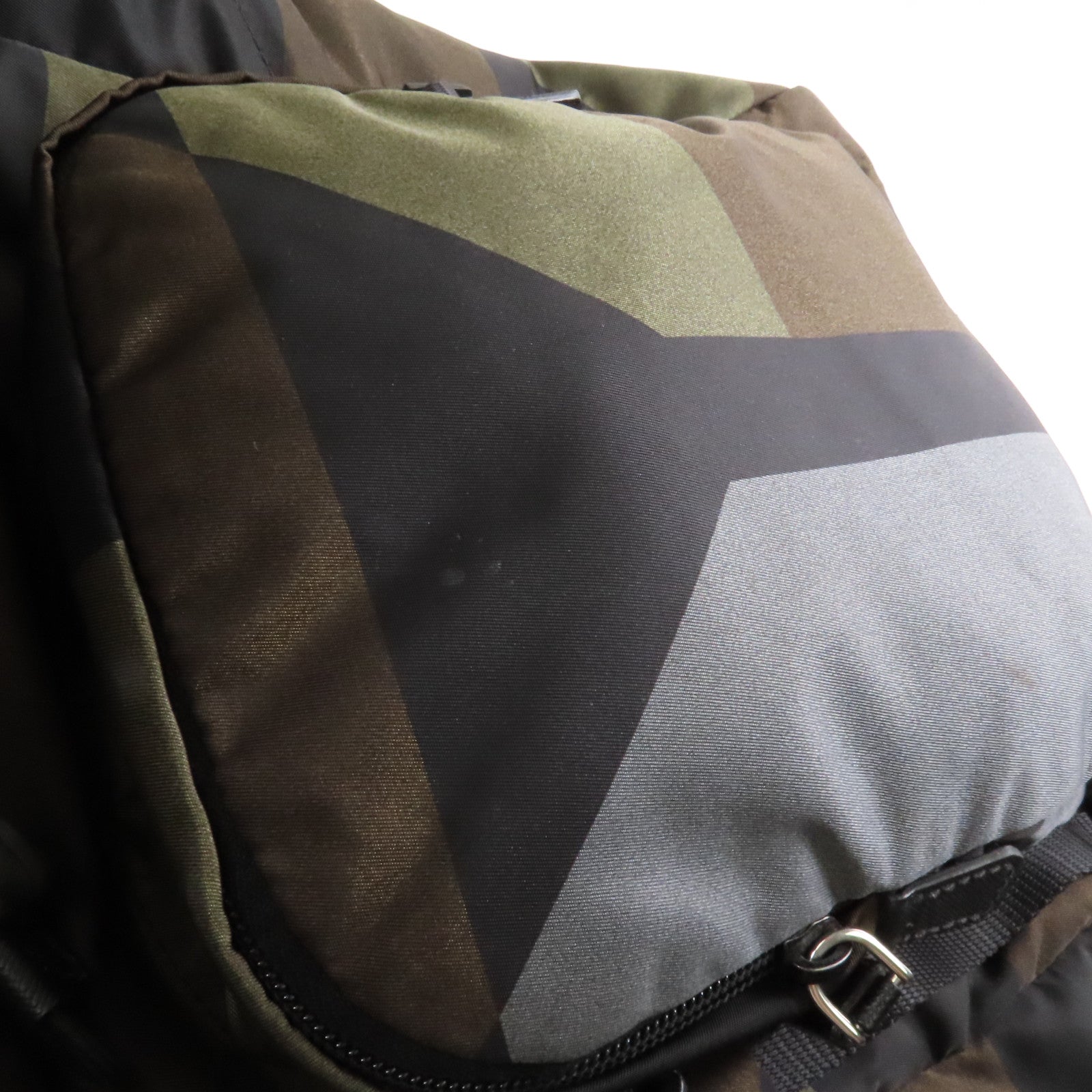 PRADA 尼龍Backpack銀扣背包