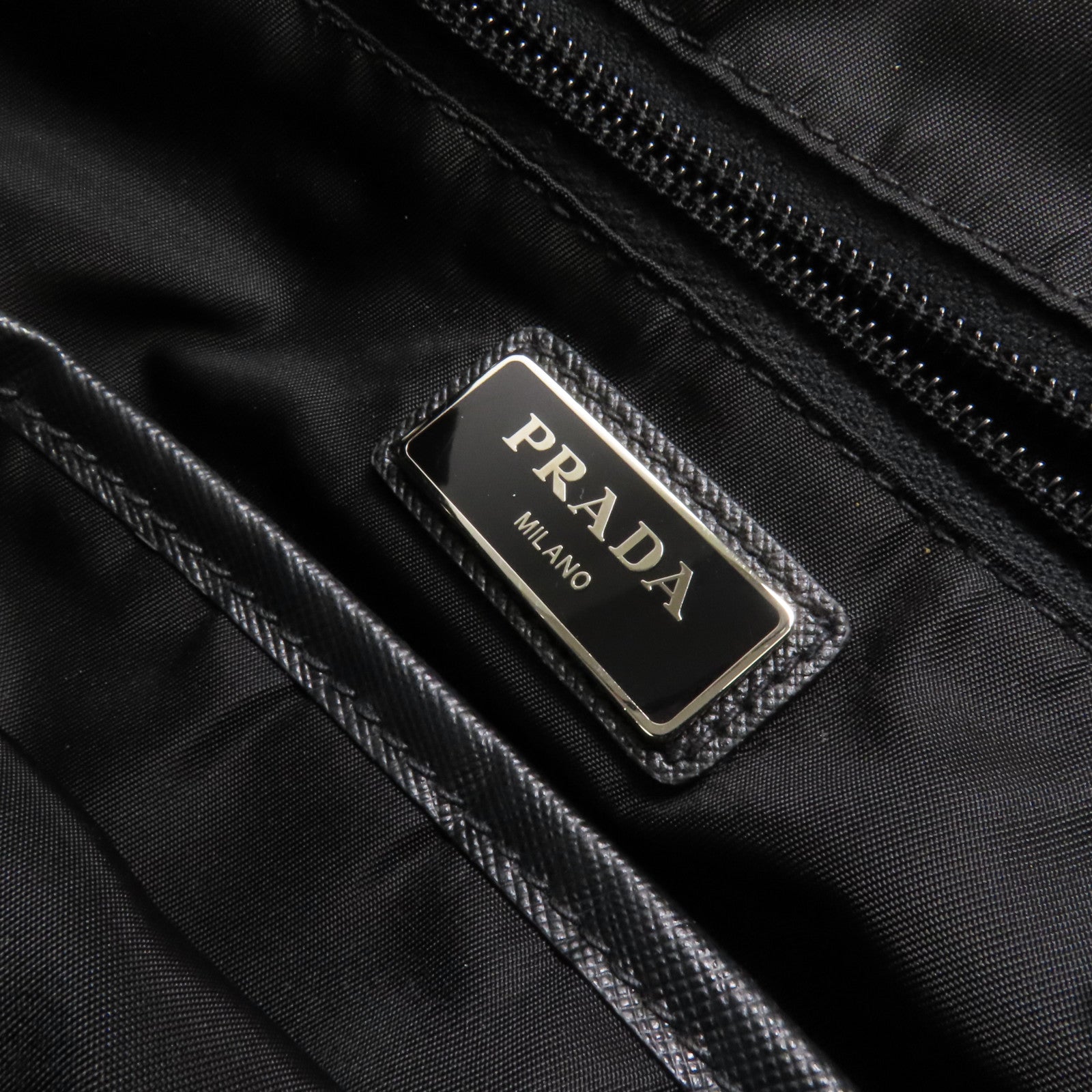 PRADA 尼龍Backpack銀扣背包