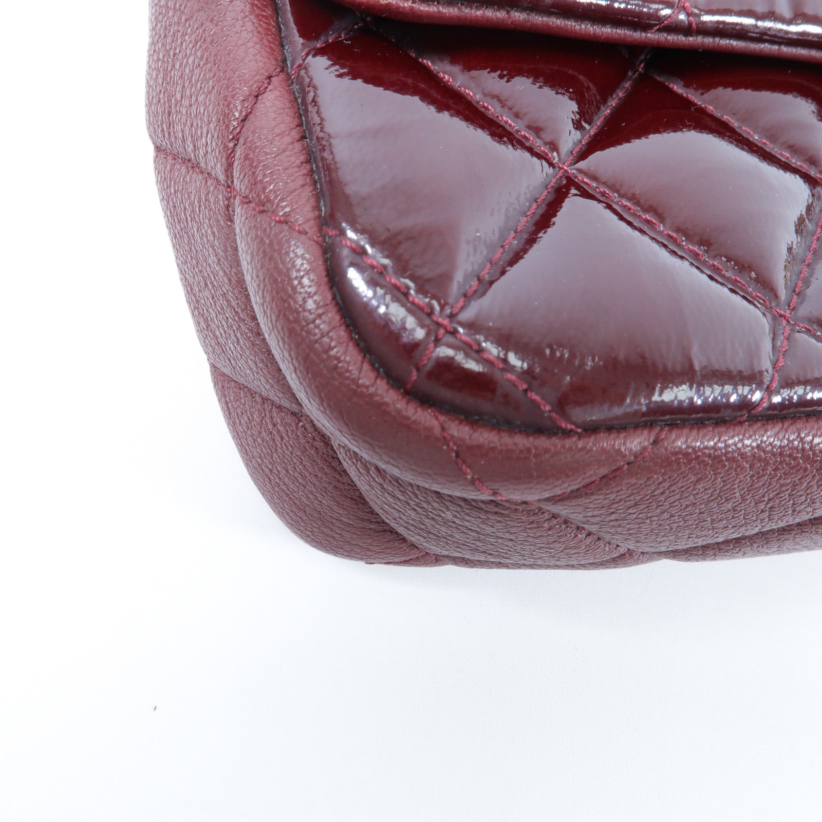 CHANEL 牛皮皮革/漆皮皮革CC Eyelet Flap Bag鏈帶肩背袋